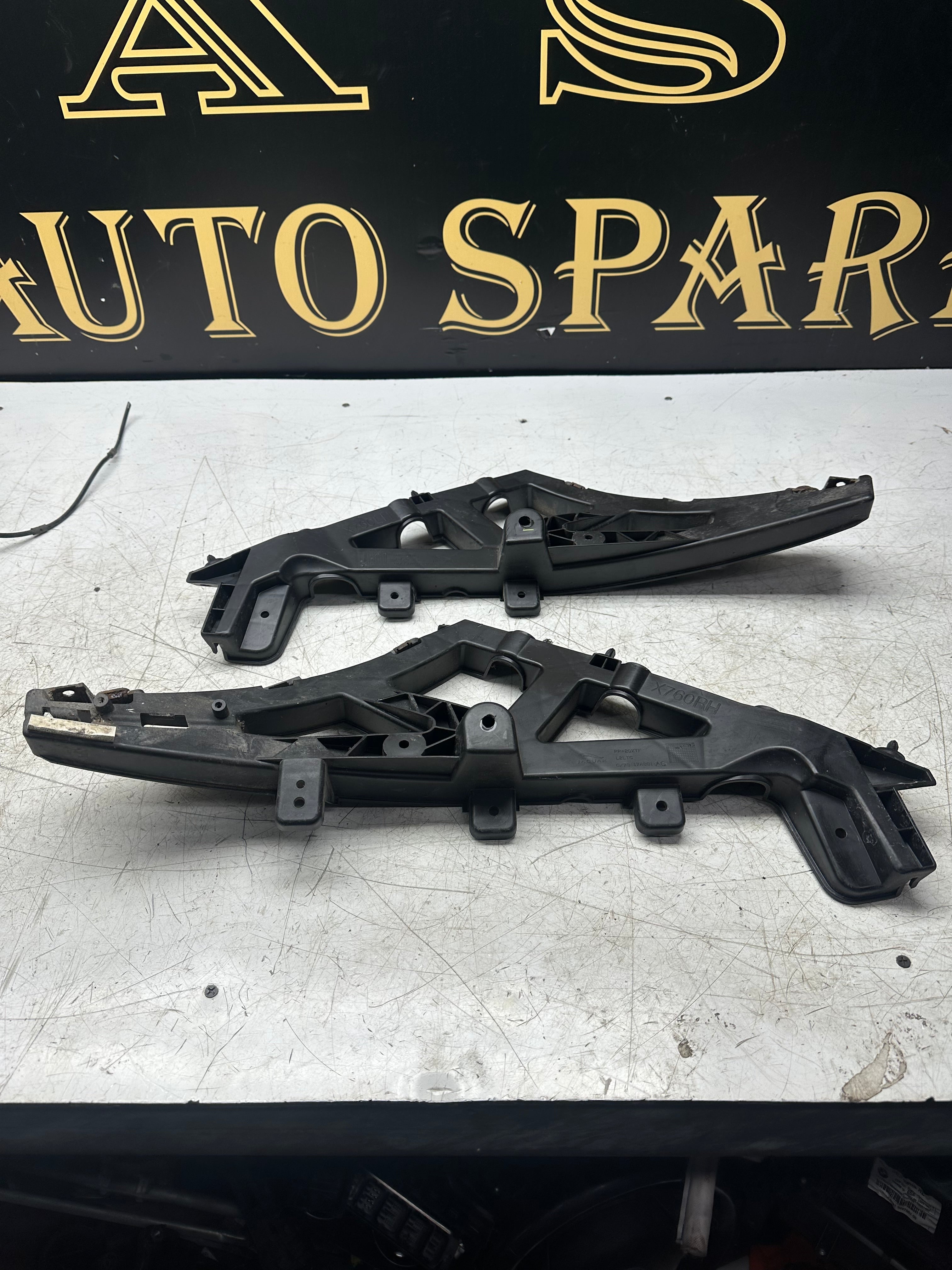 Jaguar XE X760 Rear Bumper Bracket Set Right & Left (2015–Present) (GX73-7A881AC / GX73-17A882AA)