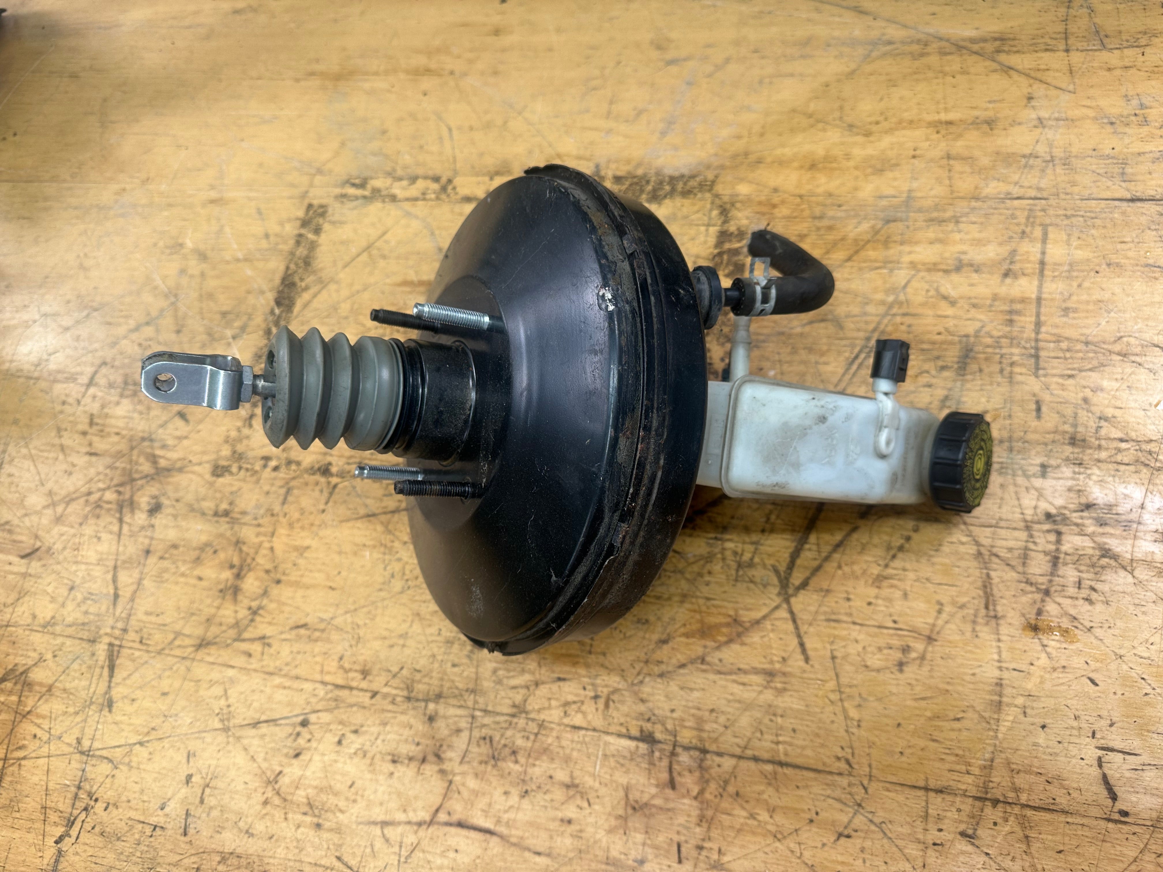 Toyota Yaris 2012–2020 Brake Servo & Master Cylinder 1.3 Petrol (47200-0D560)