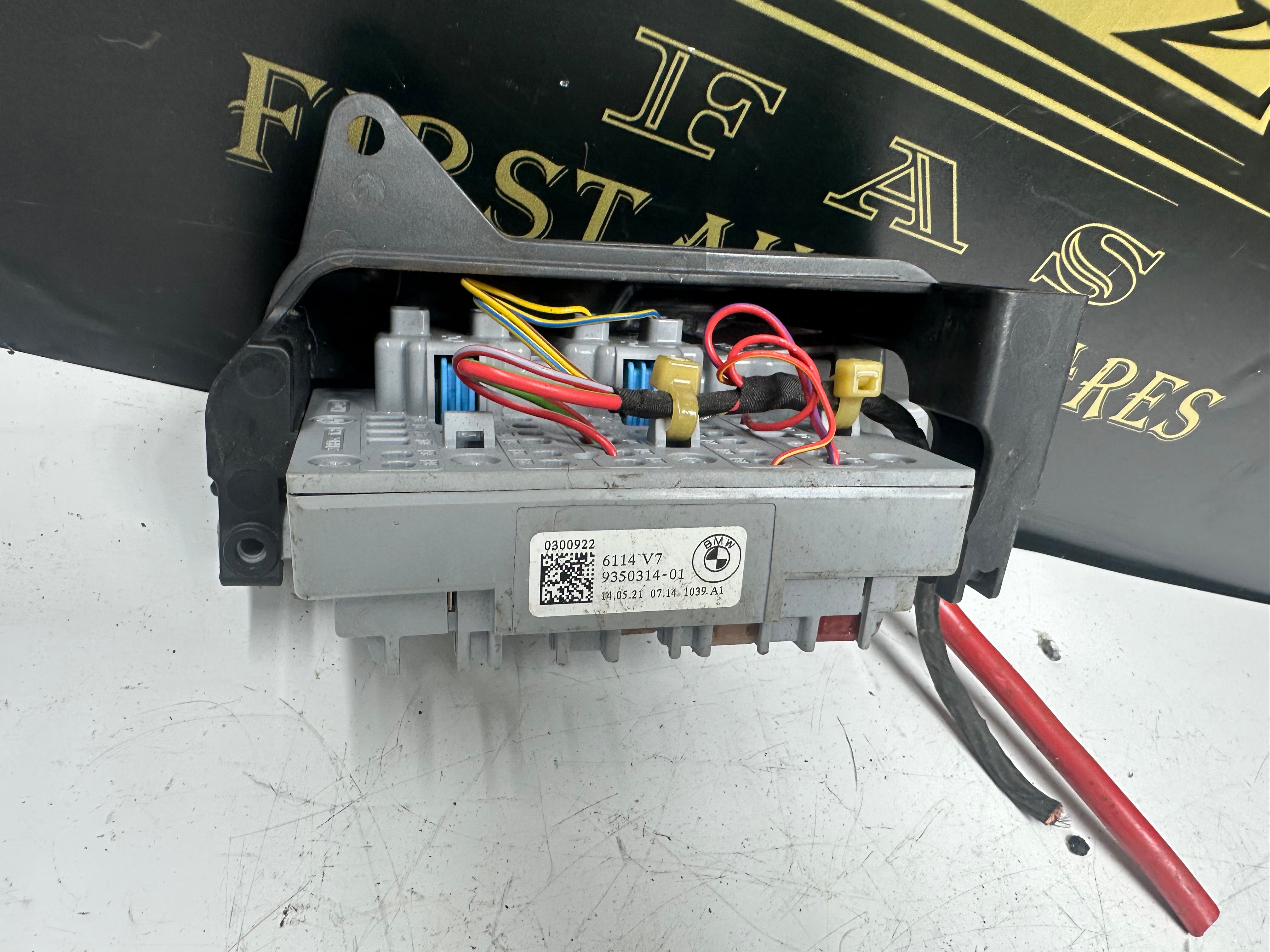 BMW 5, 6 & 7 Series 2017-2023 Front Power Distribution Fuse Box (9350314-01) (6114 V7)