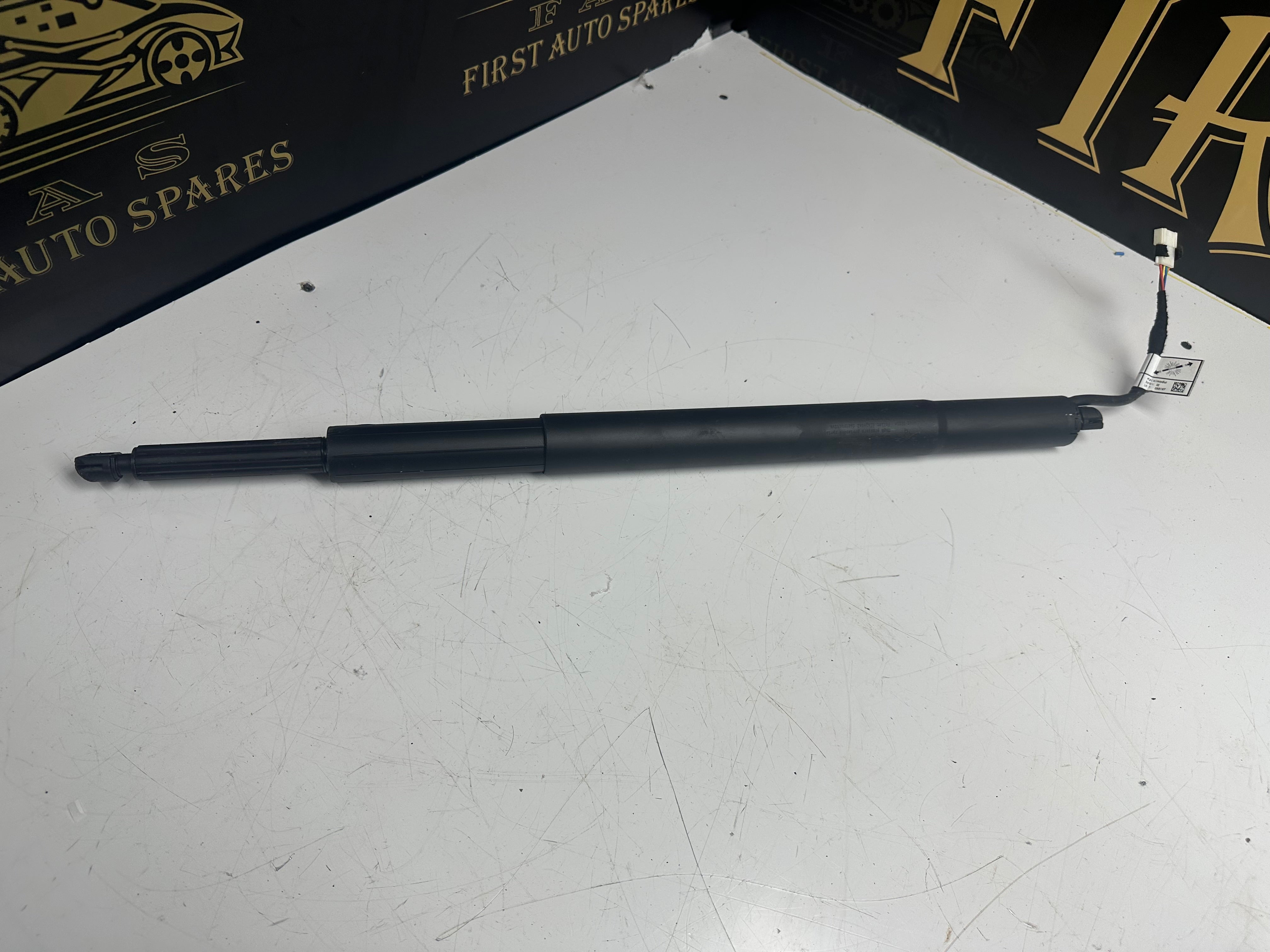 BMW 3 Series G20 G21 G28 L/R Tailgate Gas Strut (7453413-10) (C86009-106)