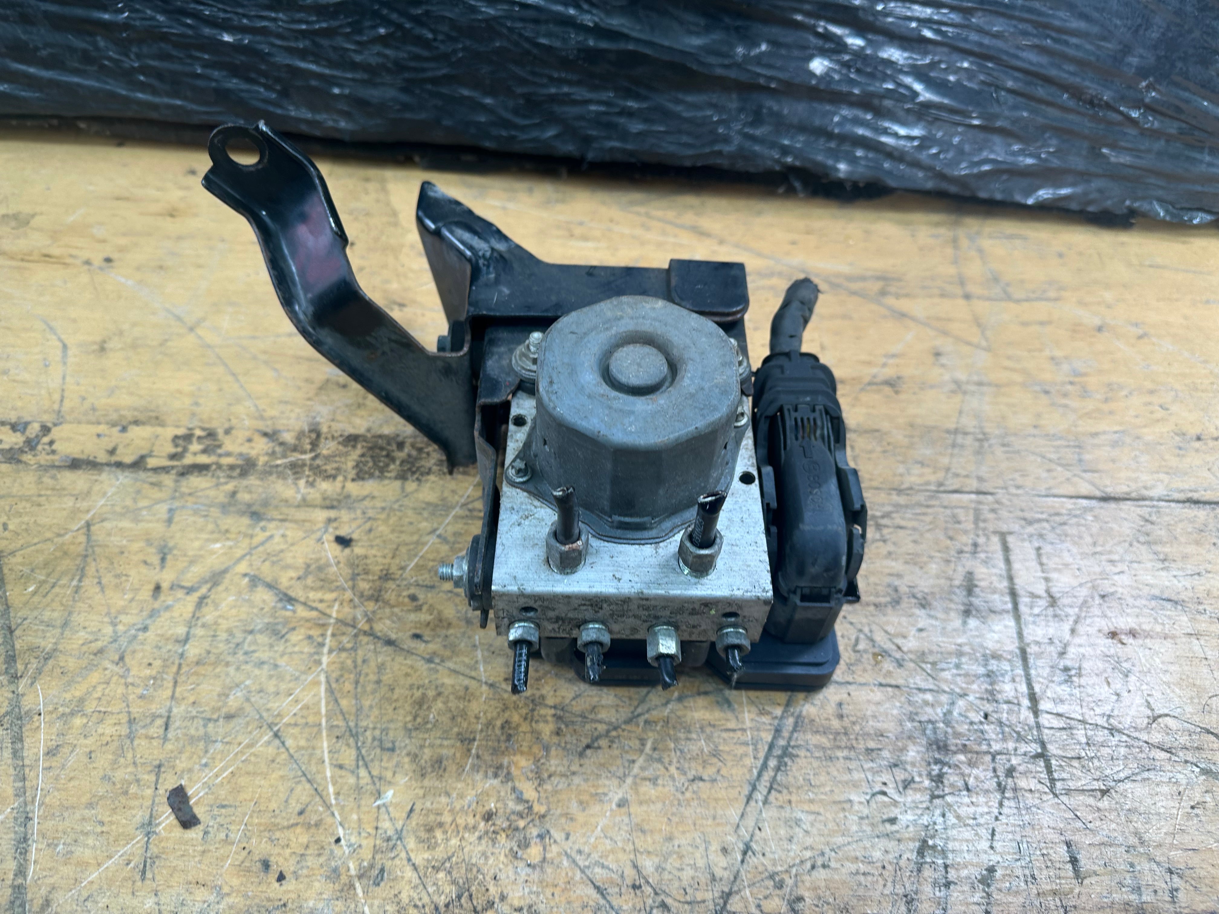 Nissan Qashqai 2018 J11 ABS Pump (47660HV59E)
