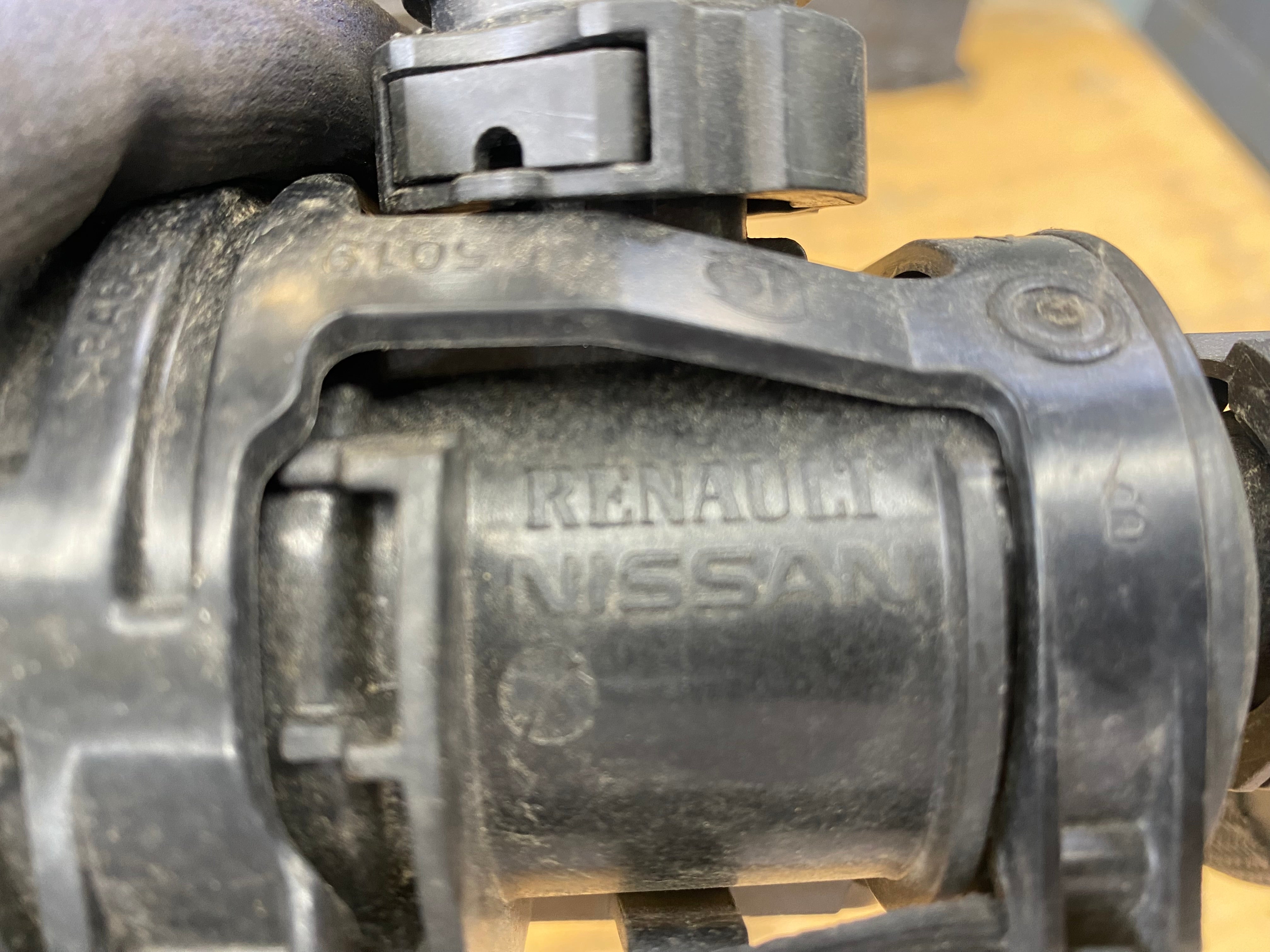 Renault Thermostat Housing – Trafic III / Megane IV / Nissan (212001517R)