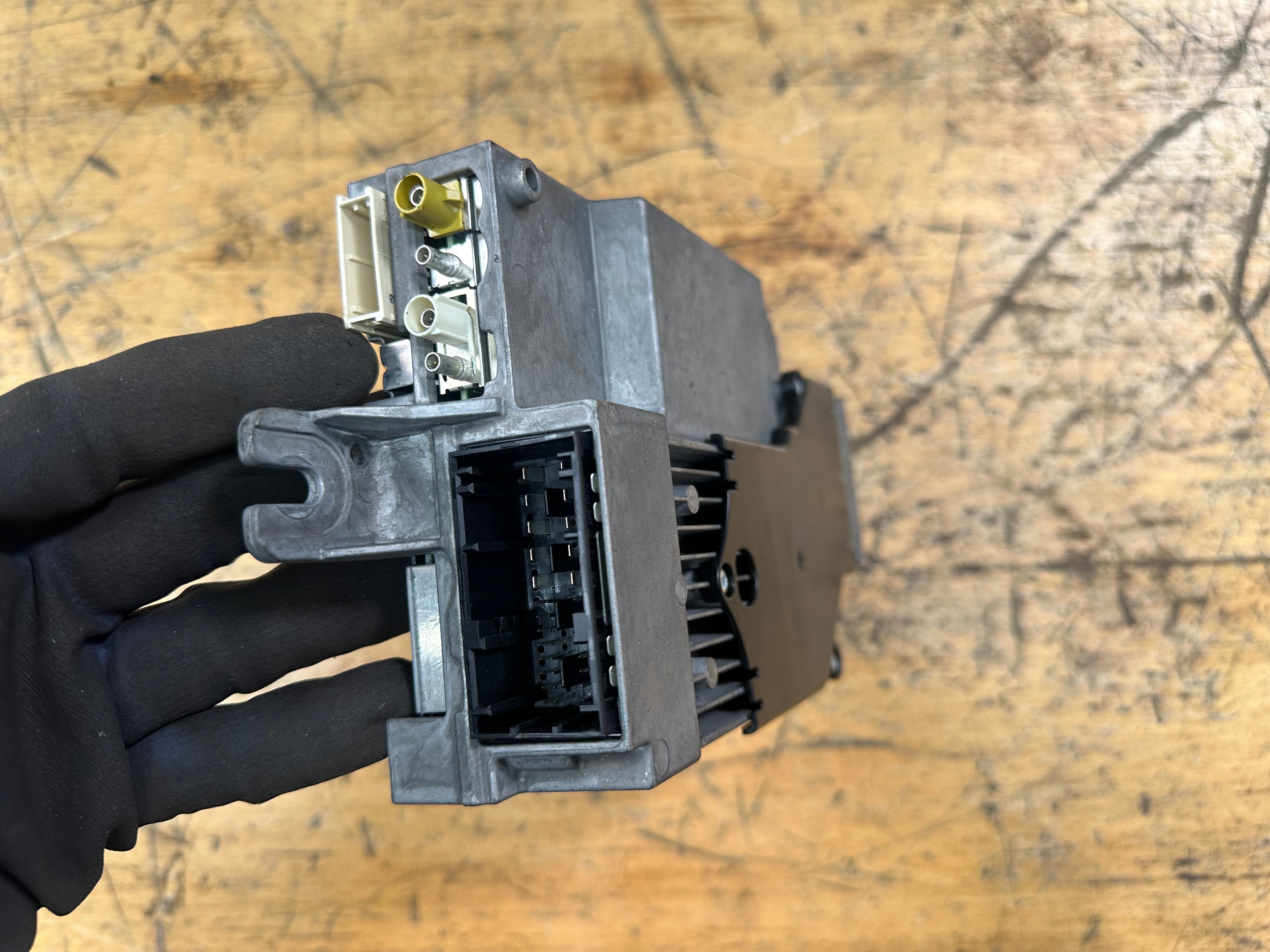 BMW X5 Series F95 G05 2019 Tuner Audio Amplifier Secondary (R3 9859199 01)