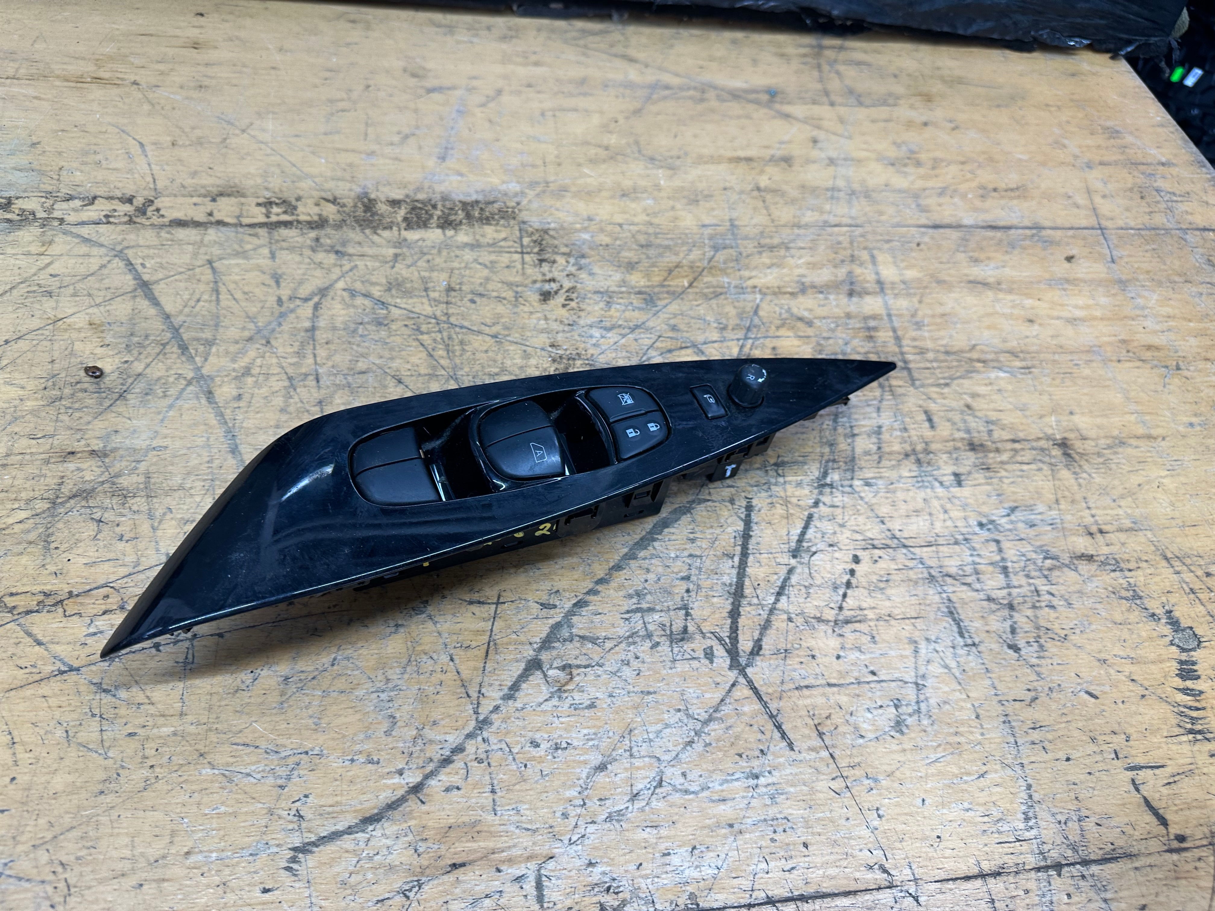 Nissan Leaf 2021 Front Right Door Window Switch (80960 3NM0A) (25401 5SJ0A)