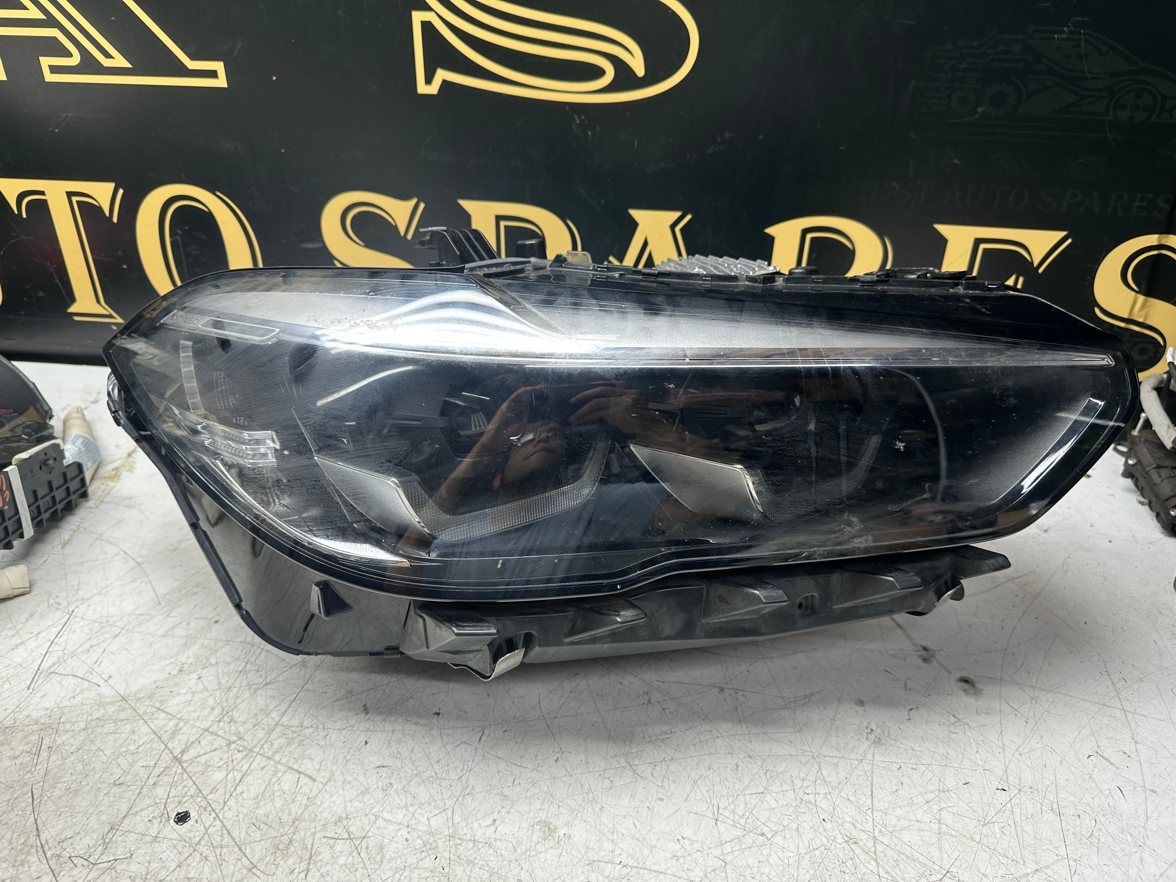 BMW X5 G05 3.0D Genuine LED Passenger Side Headlight 9481781-05 2019–2021