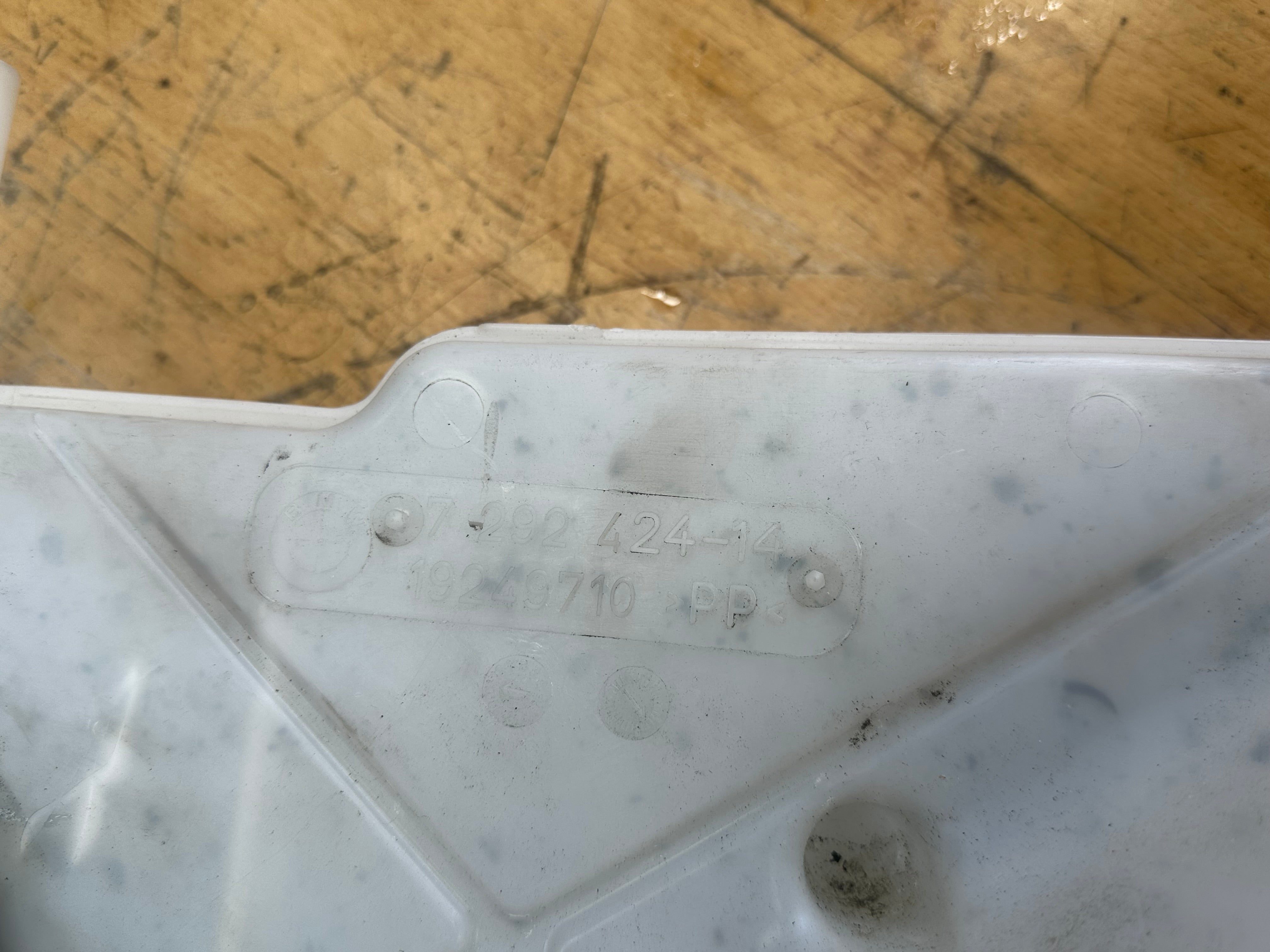 BMW X5 F15 2014–2018 M Sport Windscreen Washer Bottle (7292424) (7292424-14)