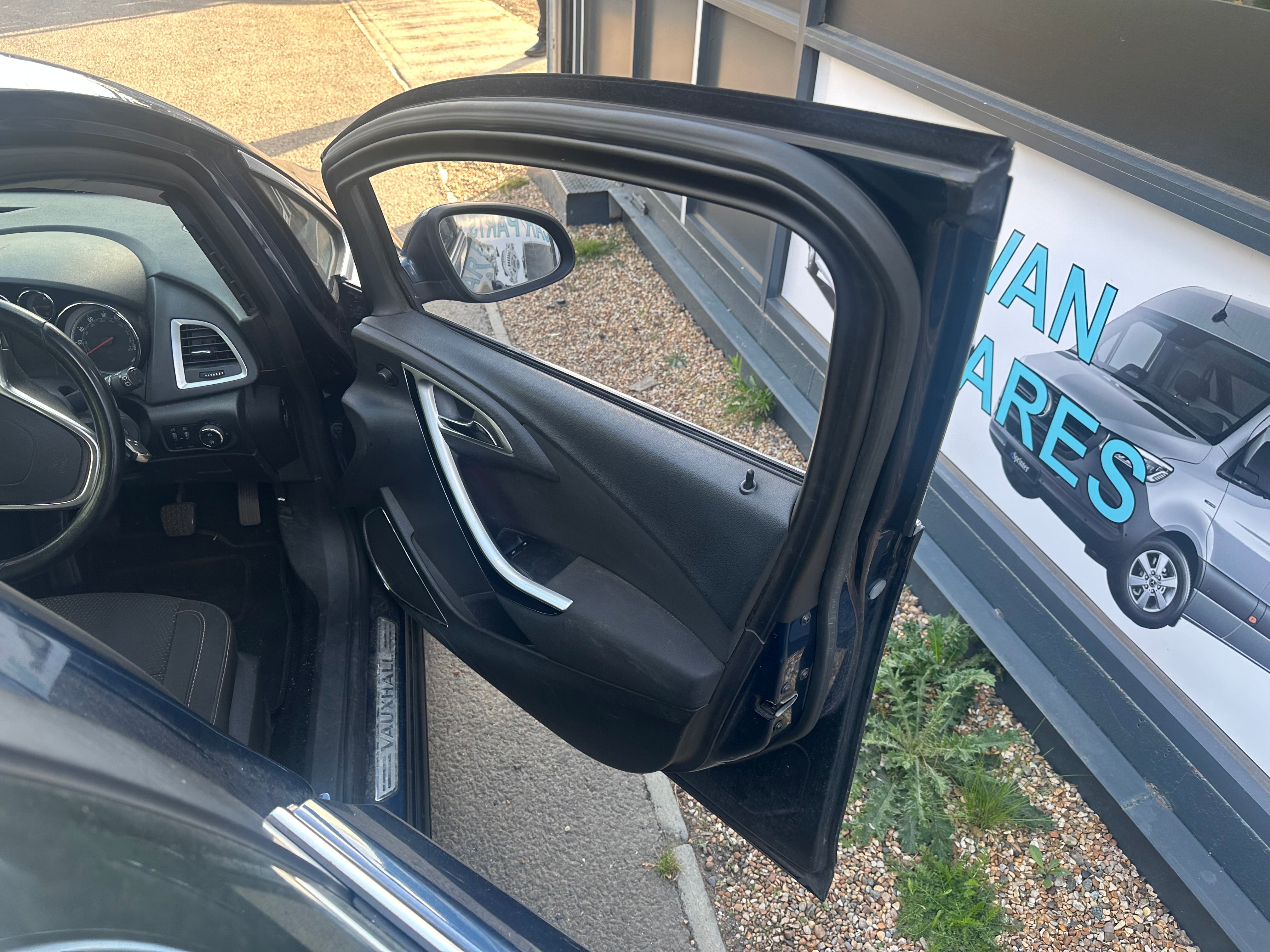 Vauxhall Astra SRi CDTi 2010 For Parts or Full Vehicle Sale (Price For A Wheel Nut Only)