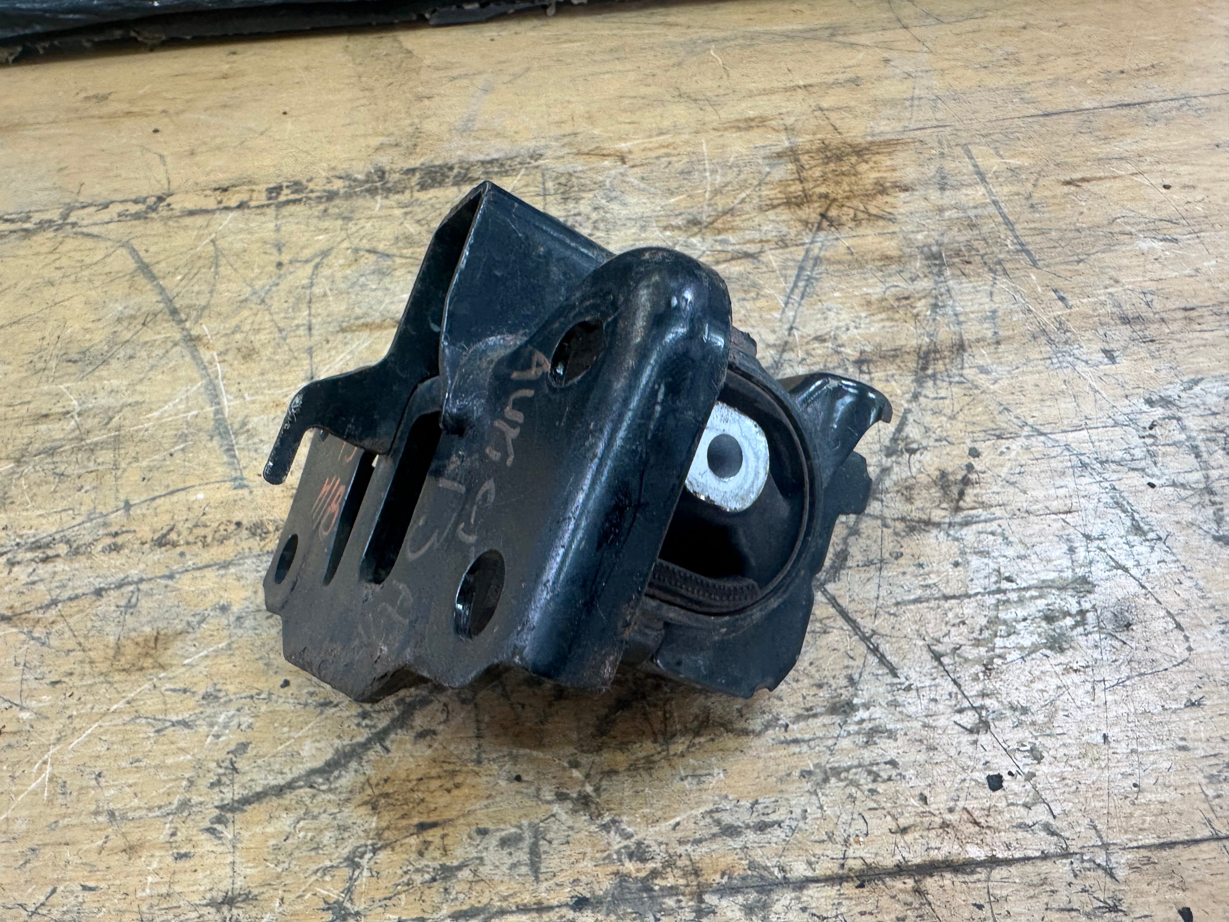 Toyota Auris E180 2007-2015 Mount Bracket
