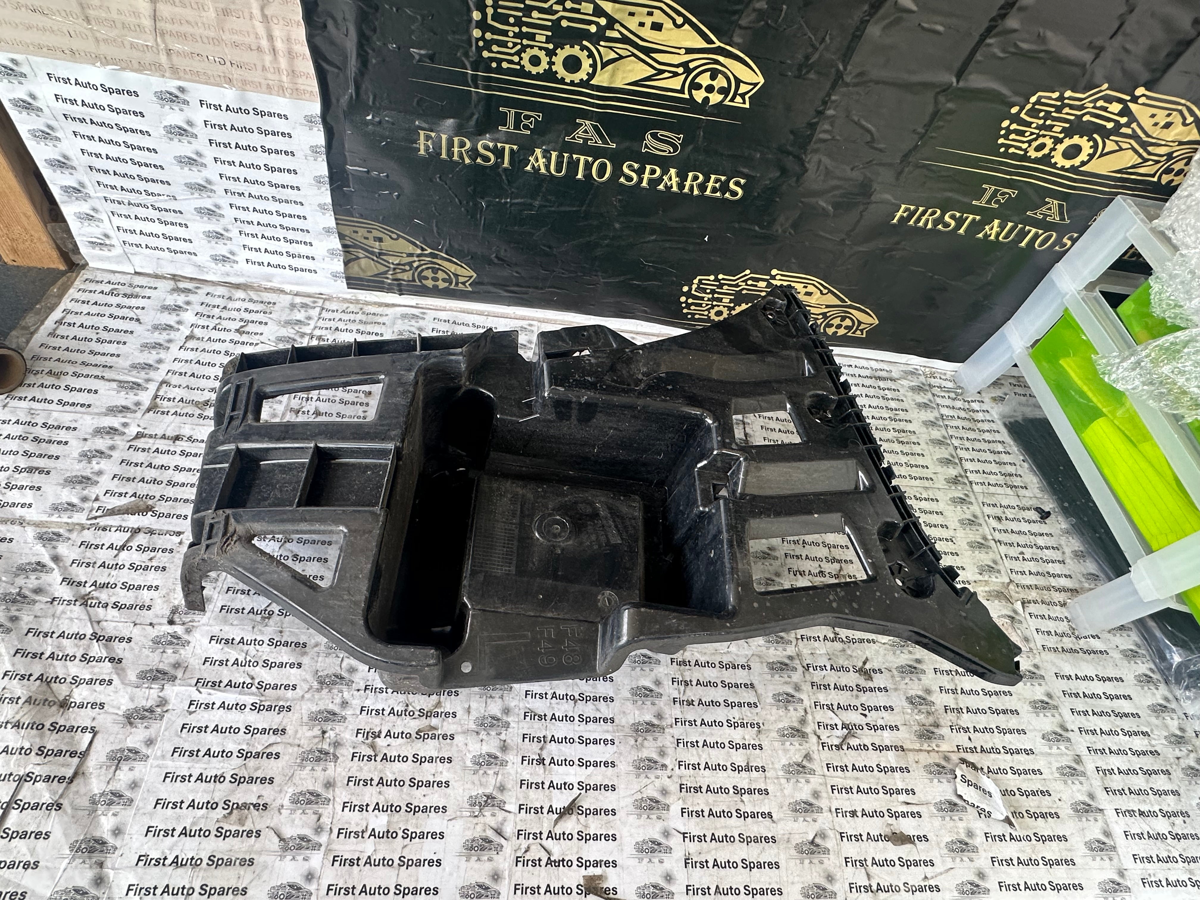 BMW X1 F48 F49 Passenger Left Rear Bumper Mount Bracket (7332317)