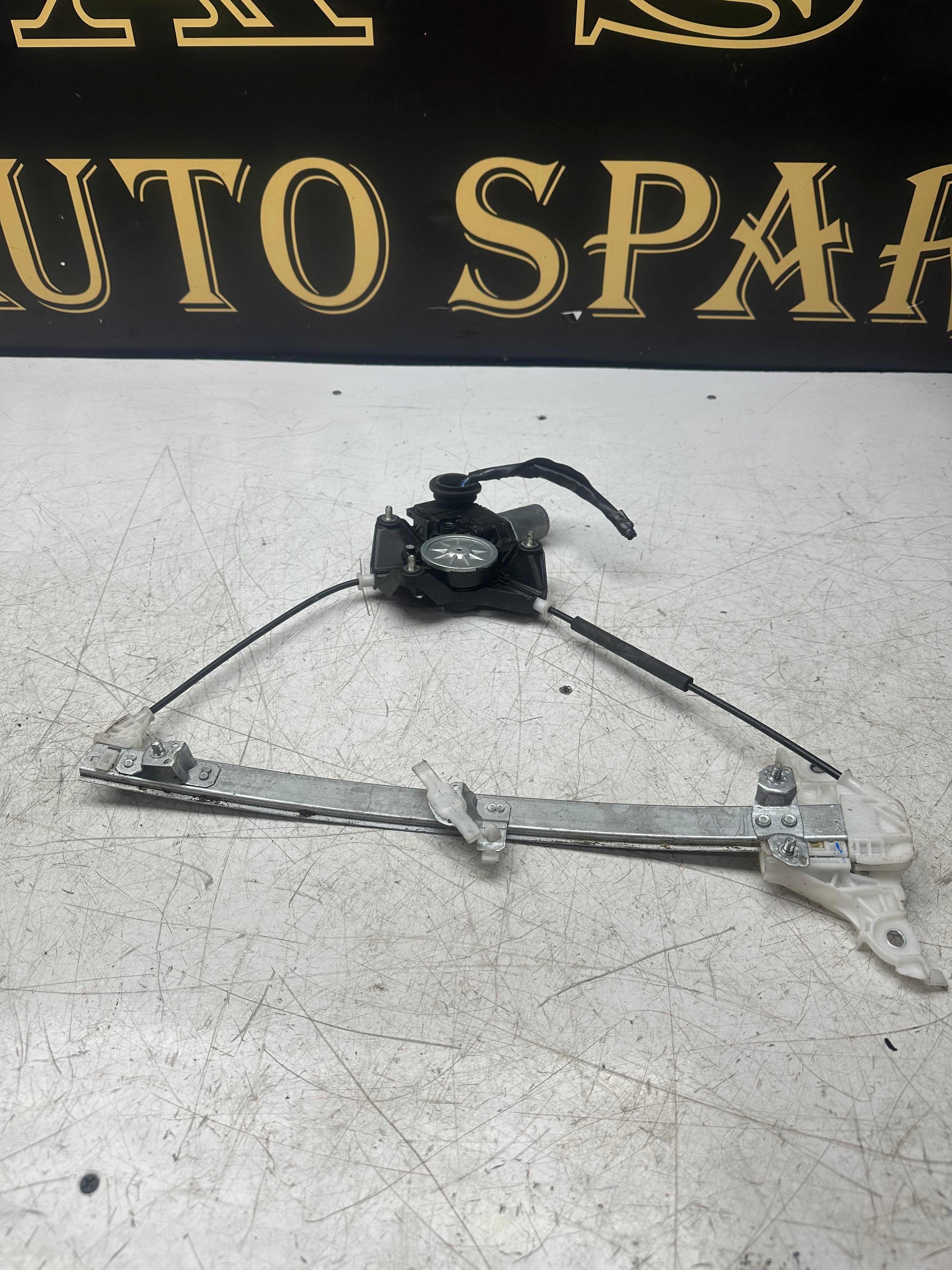 Toyota Yaris Rear Right Window Regulator (2020–Present)(85710K0010)