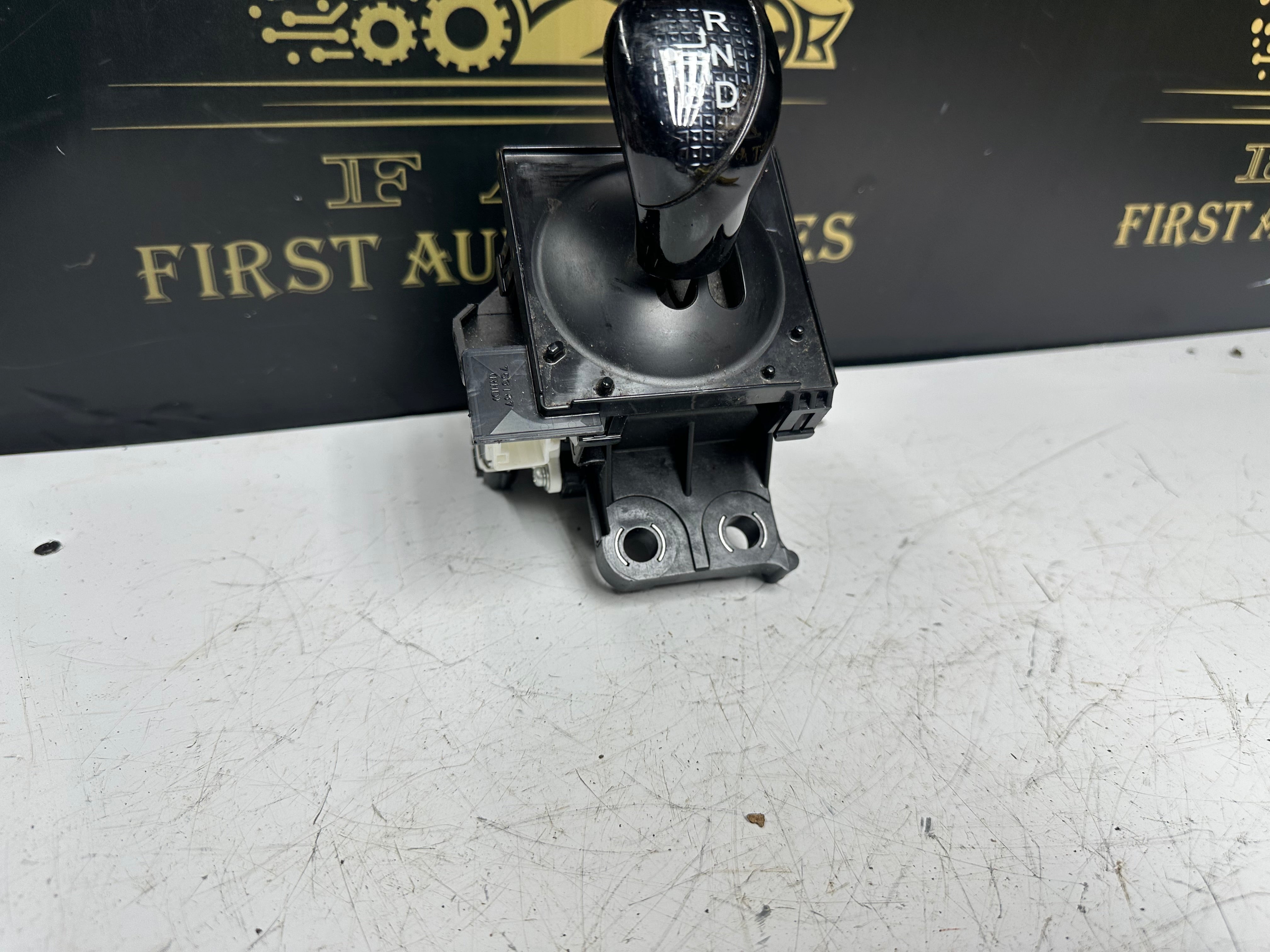 Toyota Auris 2015 Automatic Gear Selector (75C582-RHD) (>PA66-GF3<) (75G187)