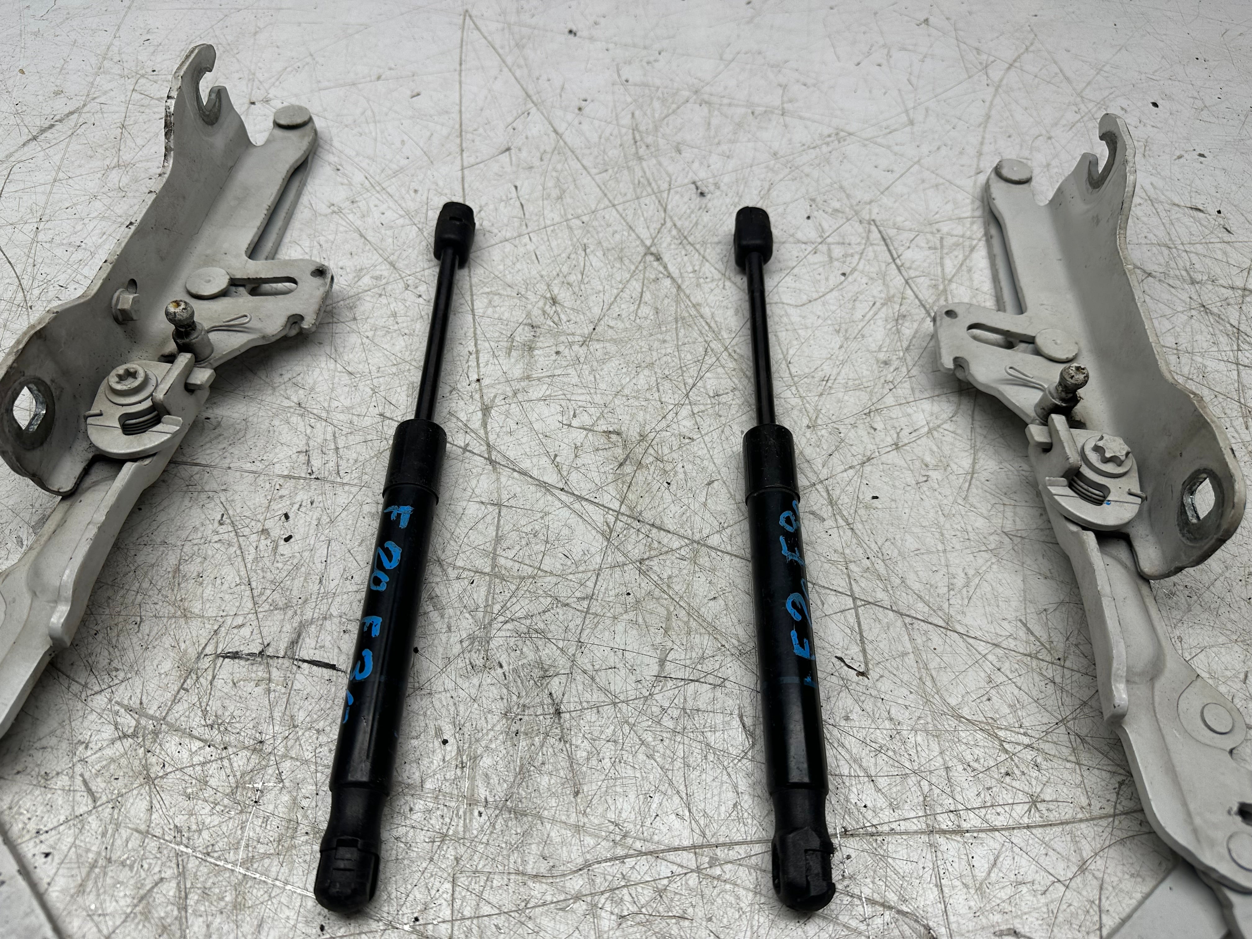 BMW 1 / 3 Series F20 F30 Pair Bonnet Hinges R&L (7239415) (7239416)