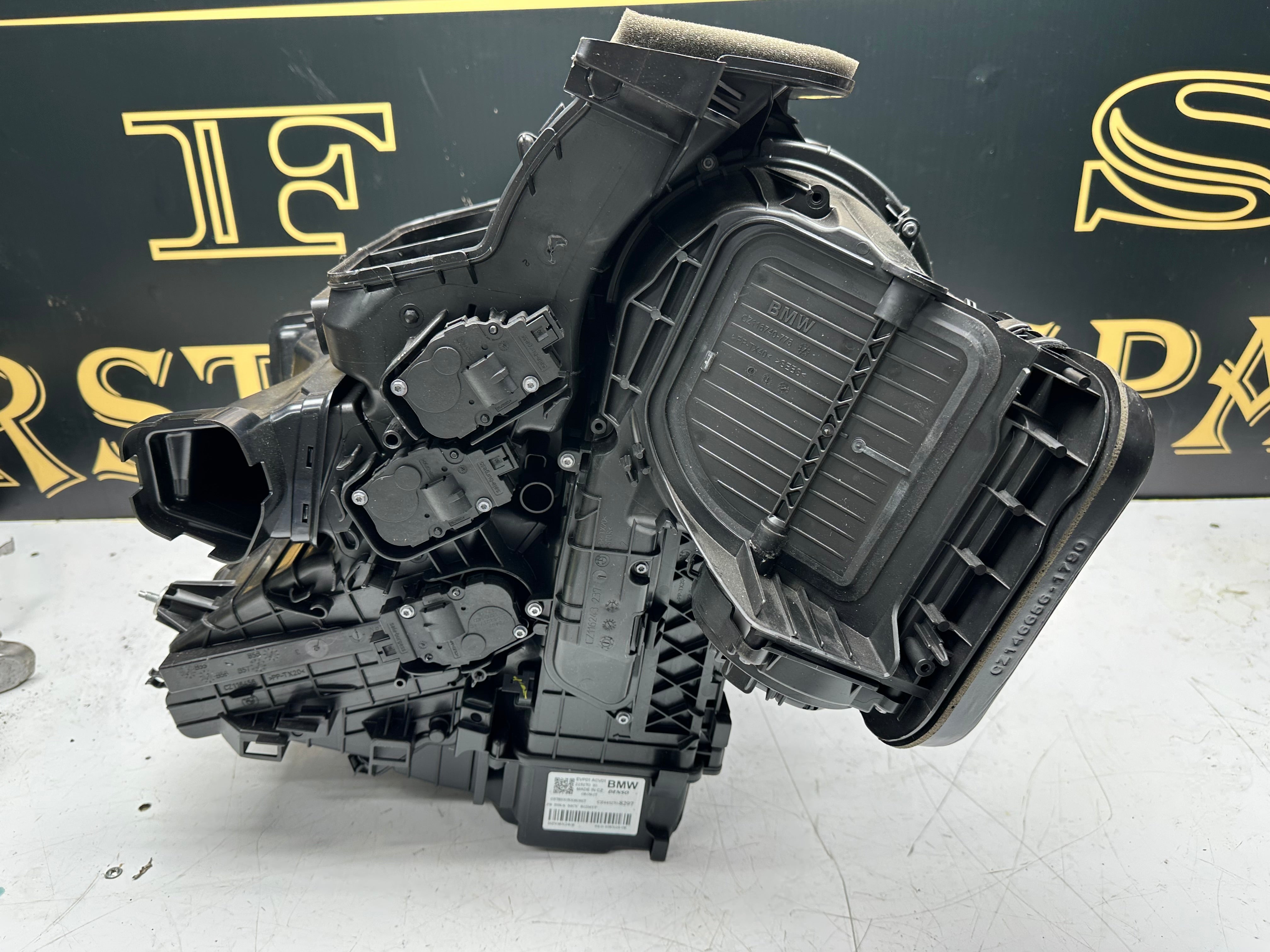 BMW i3 / i3S Heater Matrix & Blower Motor Fan Assembly (9383124-08) (225270 10)