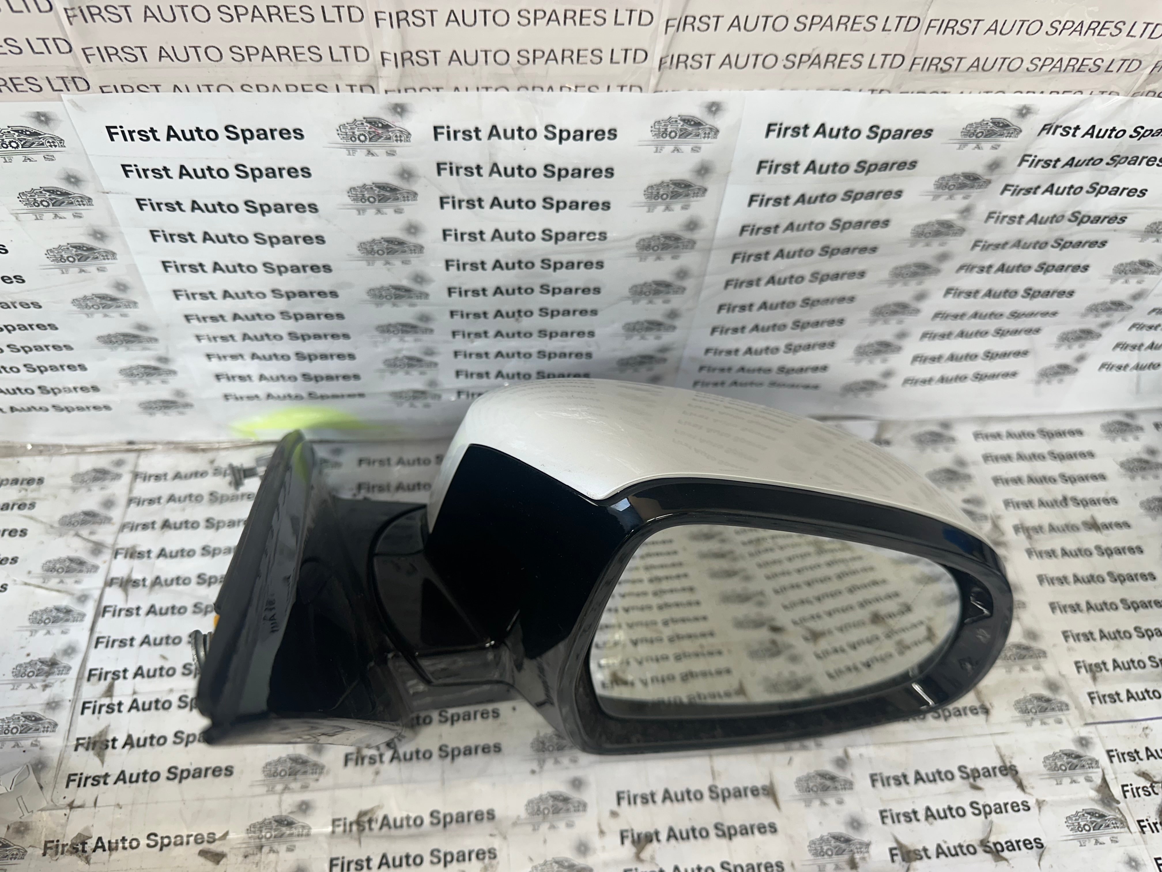 BMW X5 F15 White Right Wing Mirror 5 Pin Power Folding (698002AA)