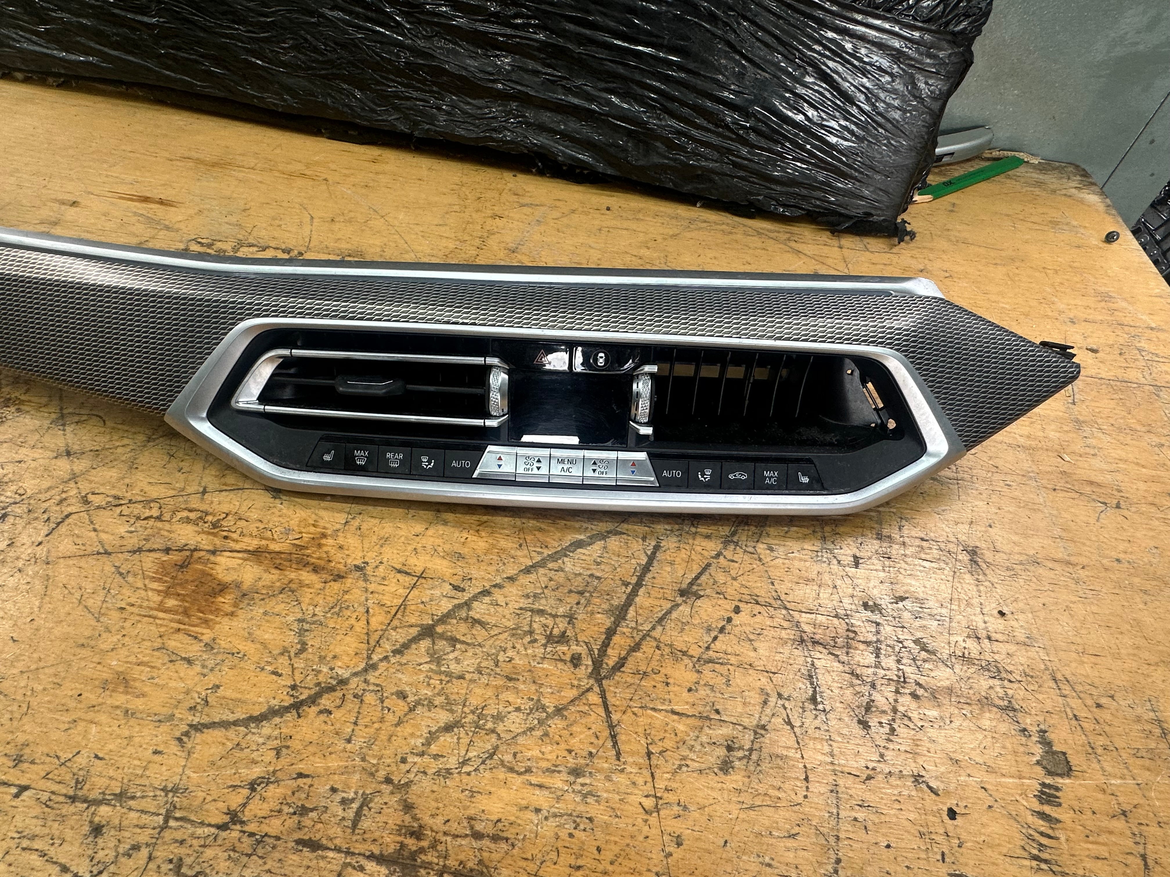 BMW X5 G05 Dashboard Centre Trim & Air Vents (8073203) (9458527)