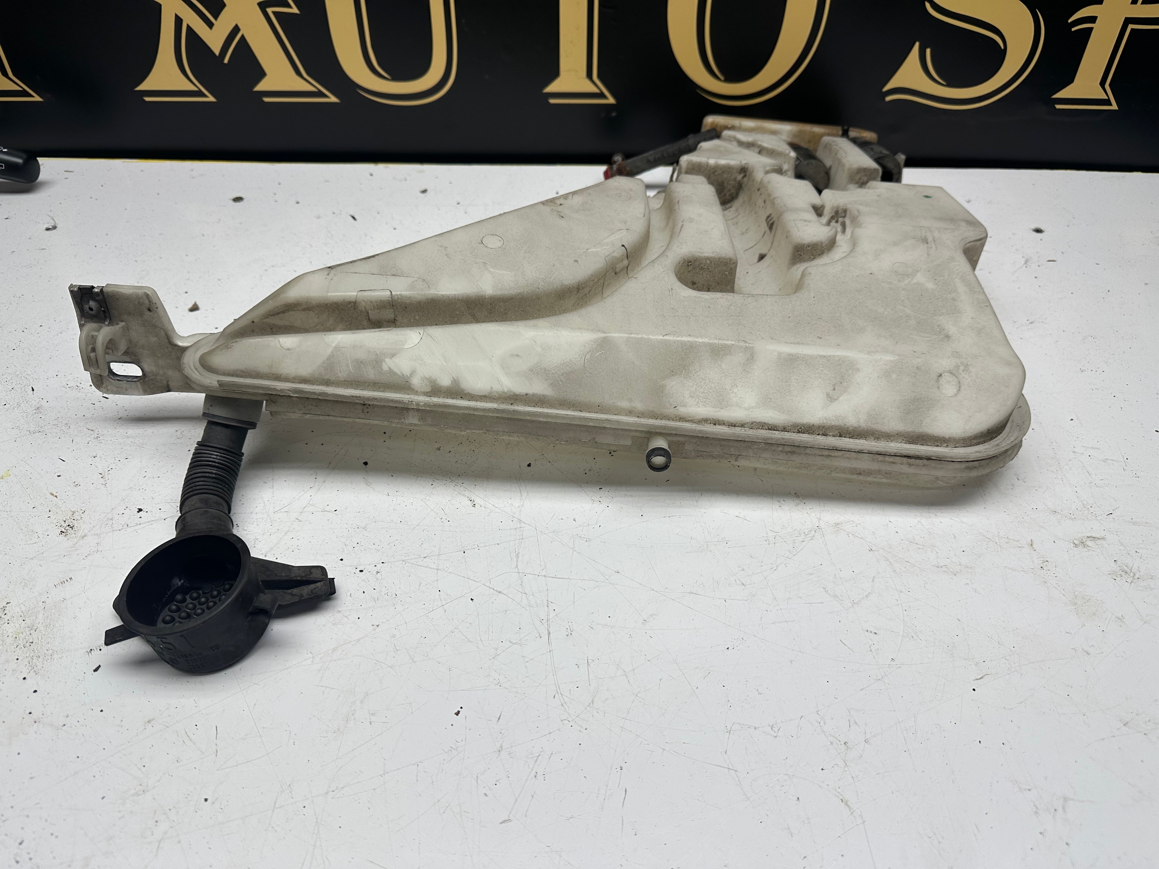 BMW 1 Series F20 2013 118D Windscreen Washer Bottle Fluid Reservoir (7241673-07)