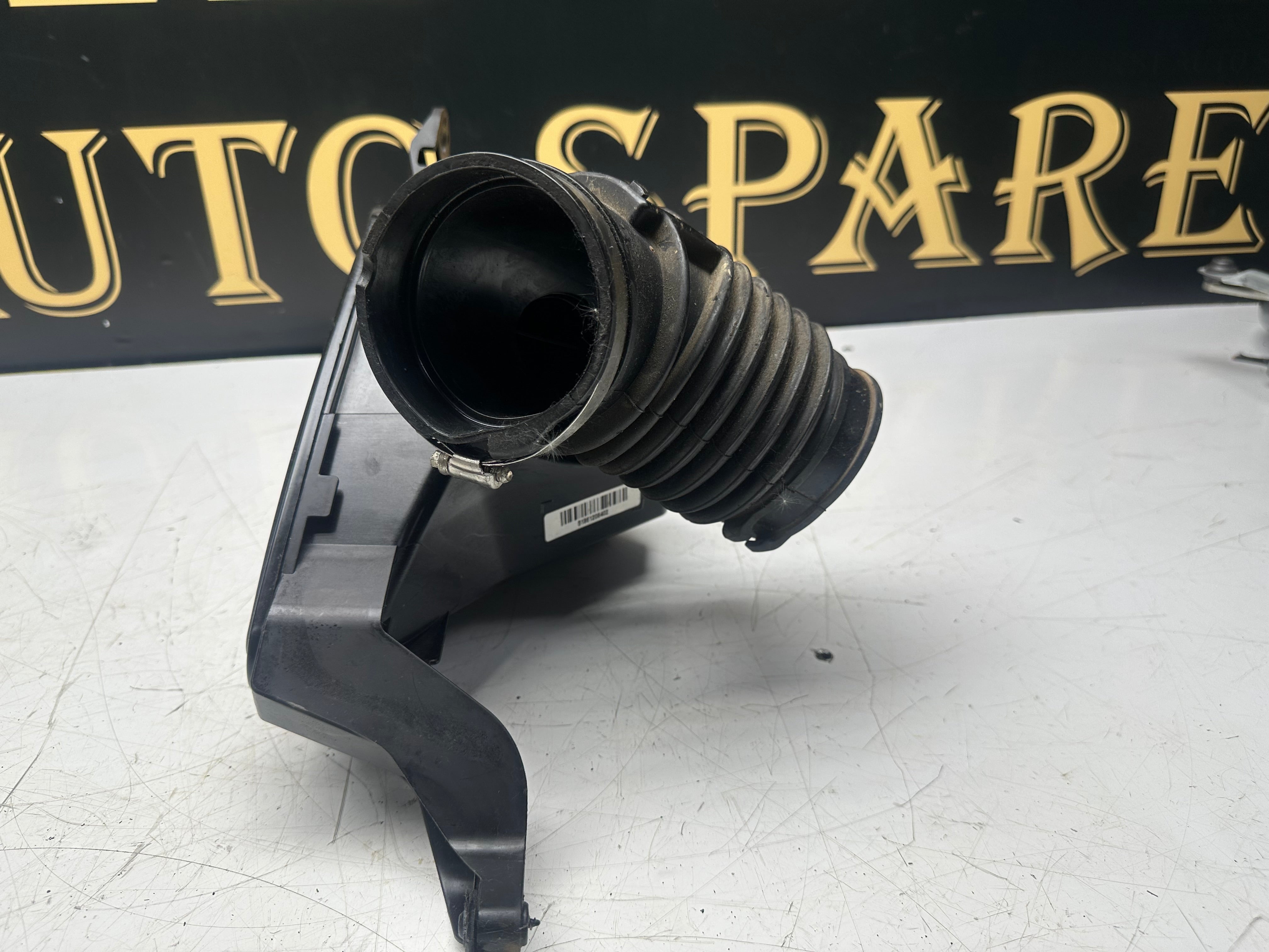 BMW G30 530E 2.0 Petrol Hybrid 2017–2023 Air Resonator (8612084) (8575039)