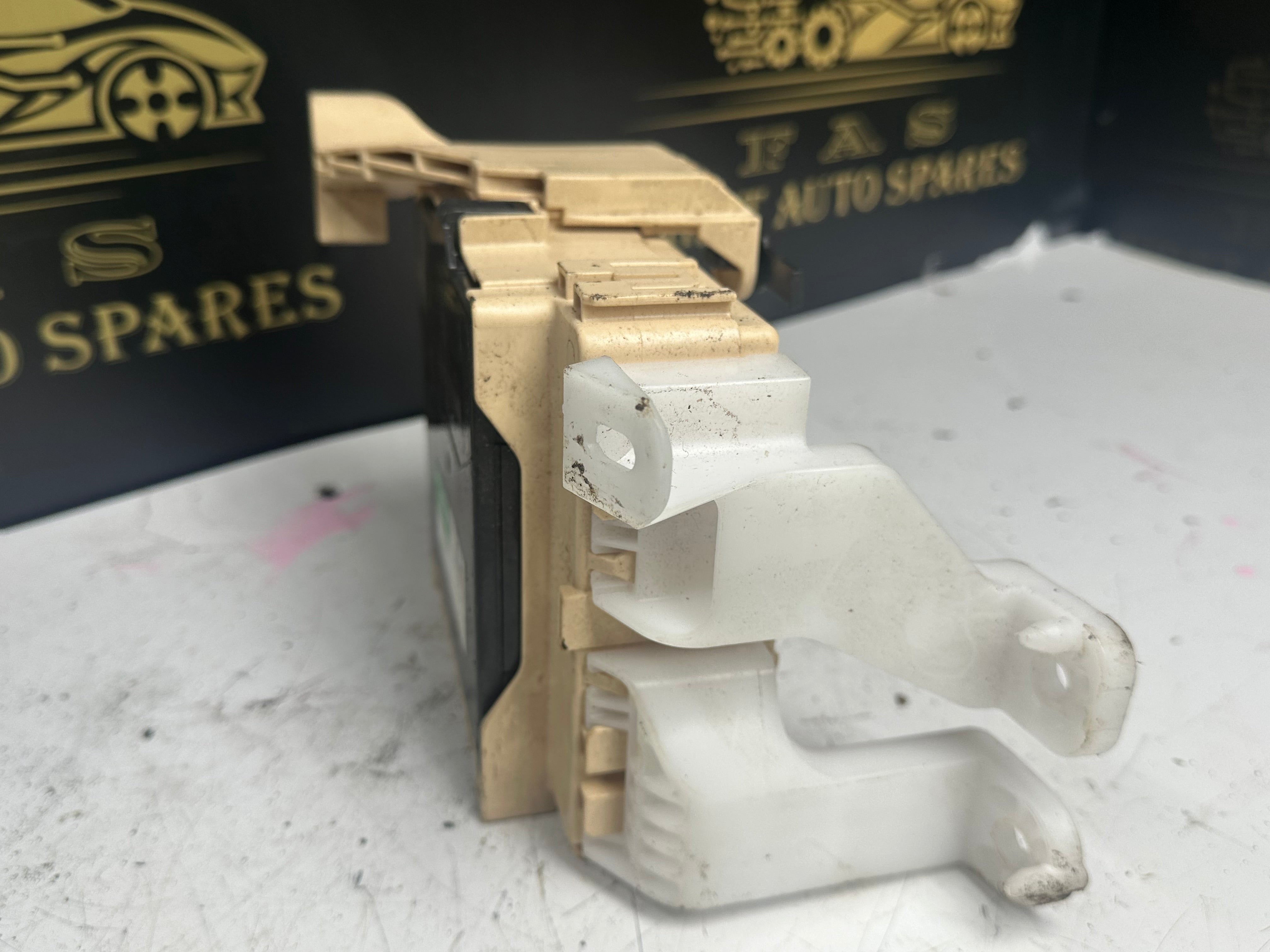 Toyota Auris Hybrid Body Control Module (6358-6756) (82730-12X81) 89221-02500)