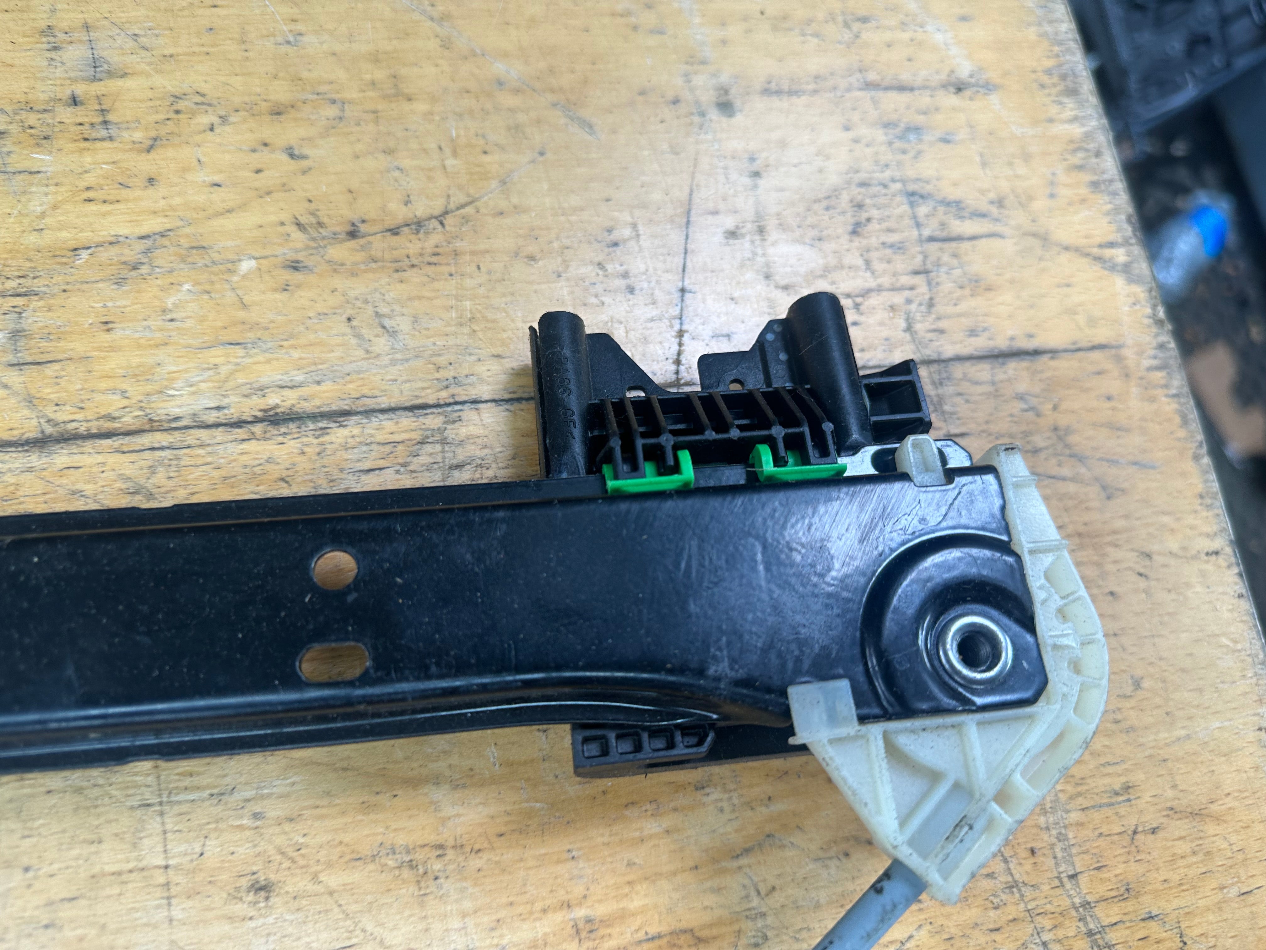 Land Rover F-Pace Front Left N/S/F Window Regulator (0130822792) (840368008)