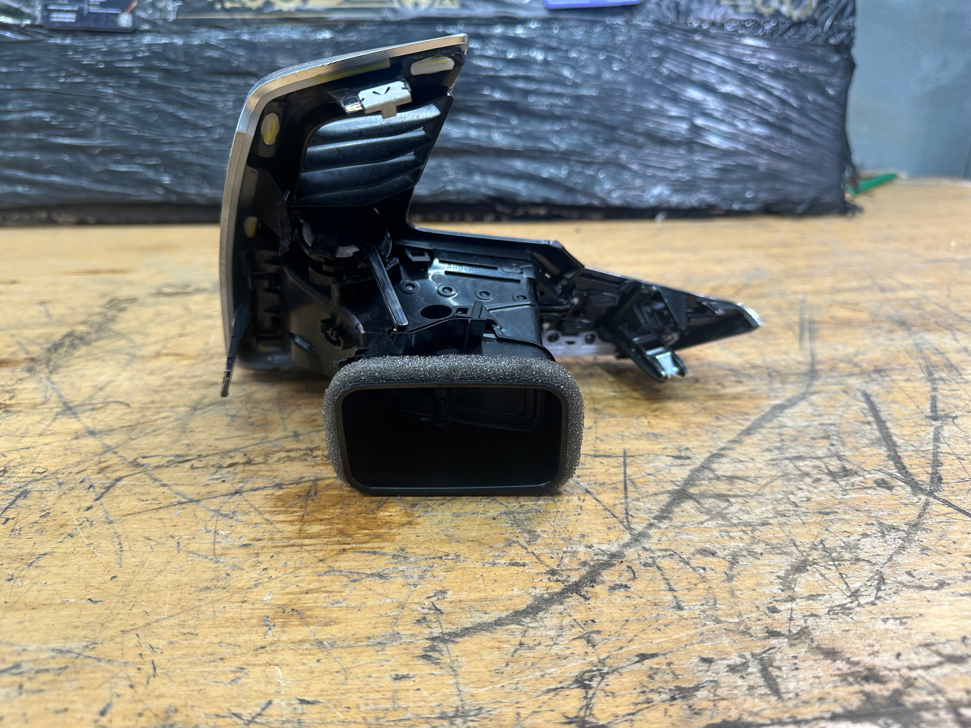 BMW X5 Series G05 2019-2023 Air Vent Right Driver Side Front (21828910) (939947112)