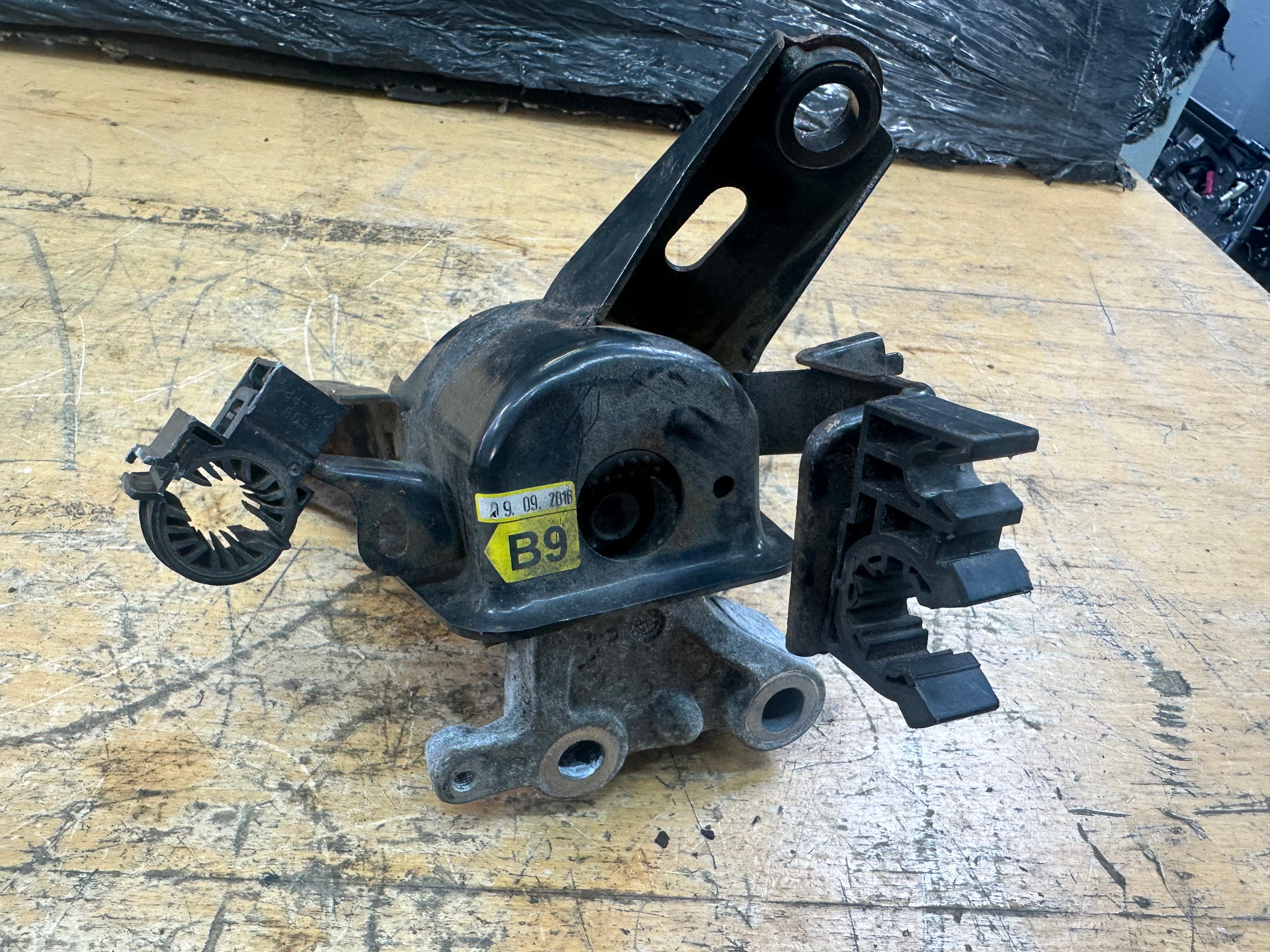 Toyota Auris 2016 Hybrid Engine Support Mount