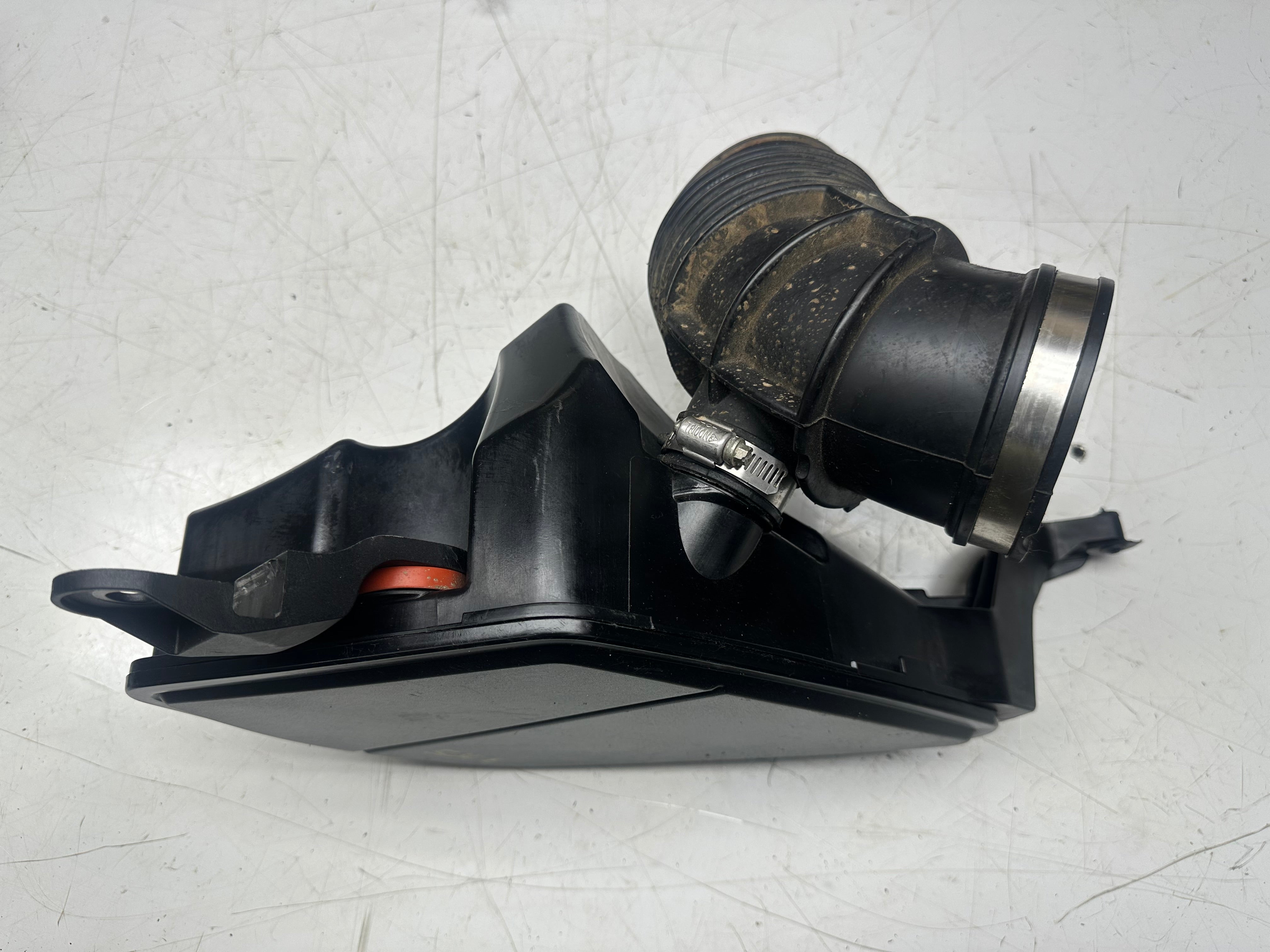 BMW G30 530E 2.0 Petrol Hybrid 2017–2023 Air Resonator (8612084) (8575039)