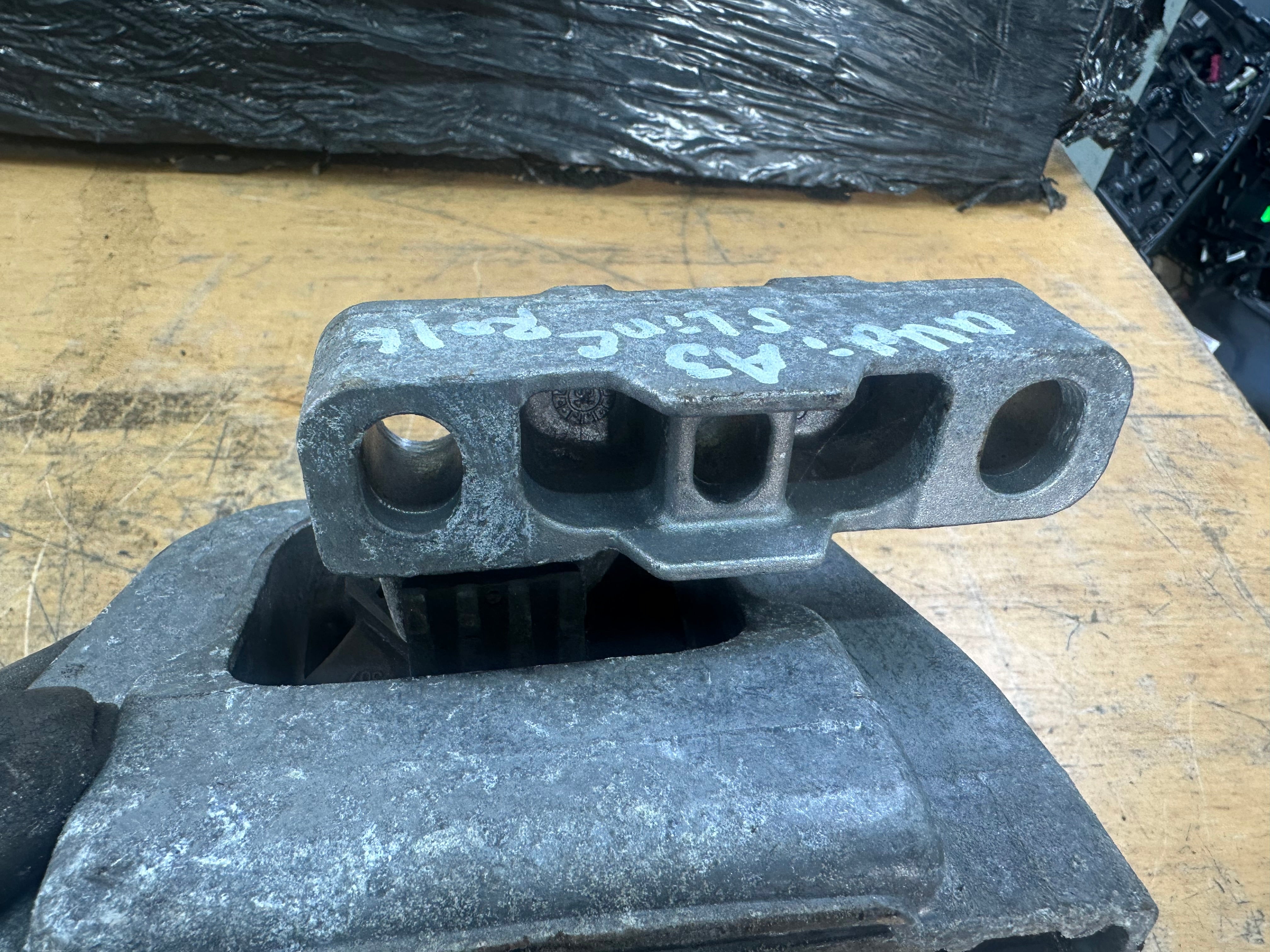 Audi A3 S line 2017 / VW Golf Mk7 2017 Right O/S Drivers Engine Mount (5Q0 199 262 BE)