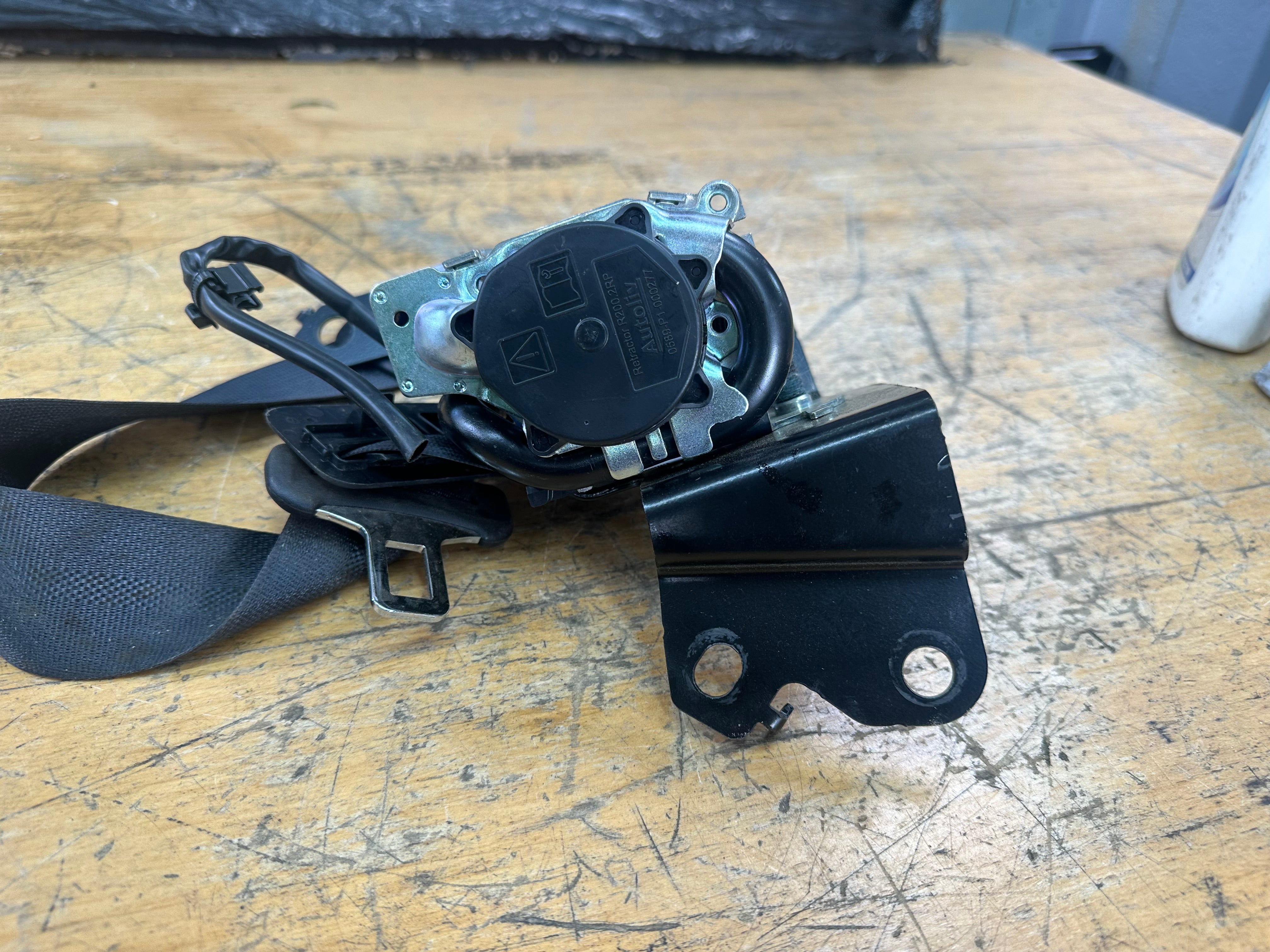 Jaguar XE 2015 Left and Right Rear Seat Belt (0589-P1-000277)