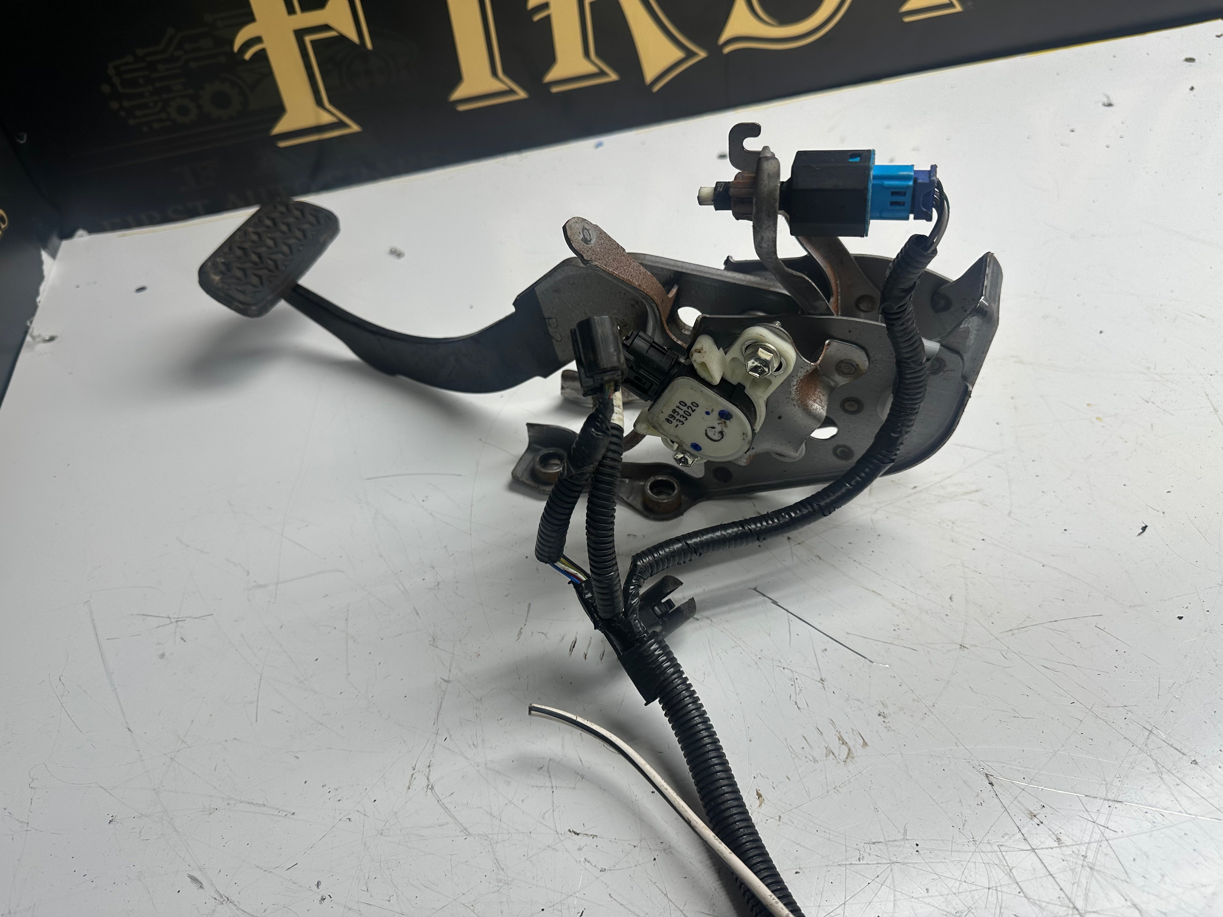 Toyota Yaris Hybrid Brake Pedal (89510-33020) (47121-52010)