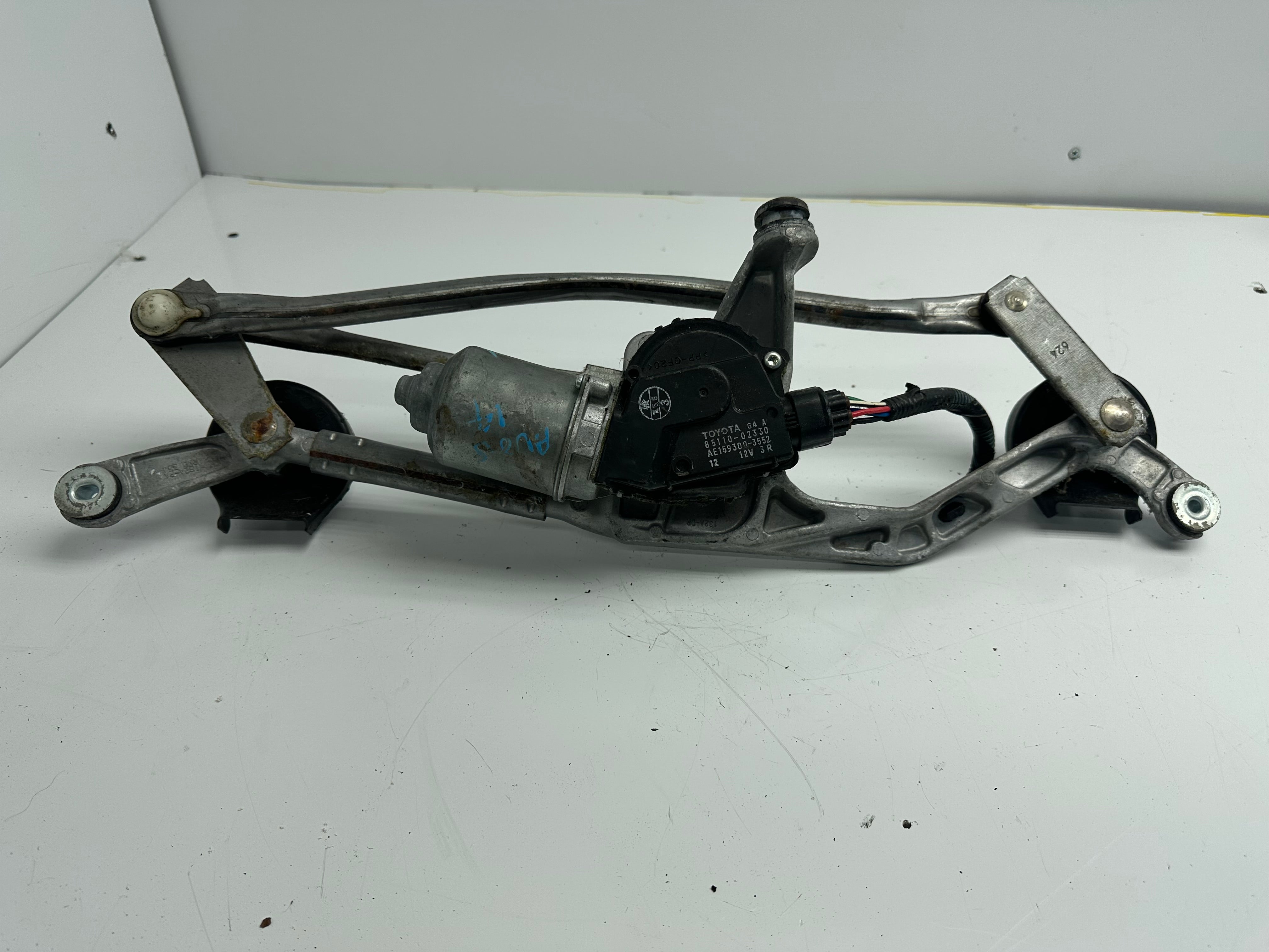 Toyota Auris 2012-2018 Front Wiper Motor & Linkage (85110-02330)