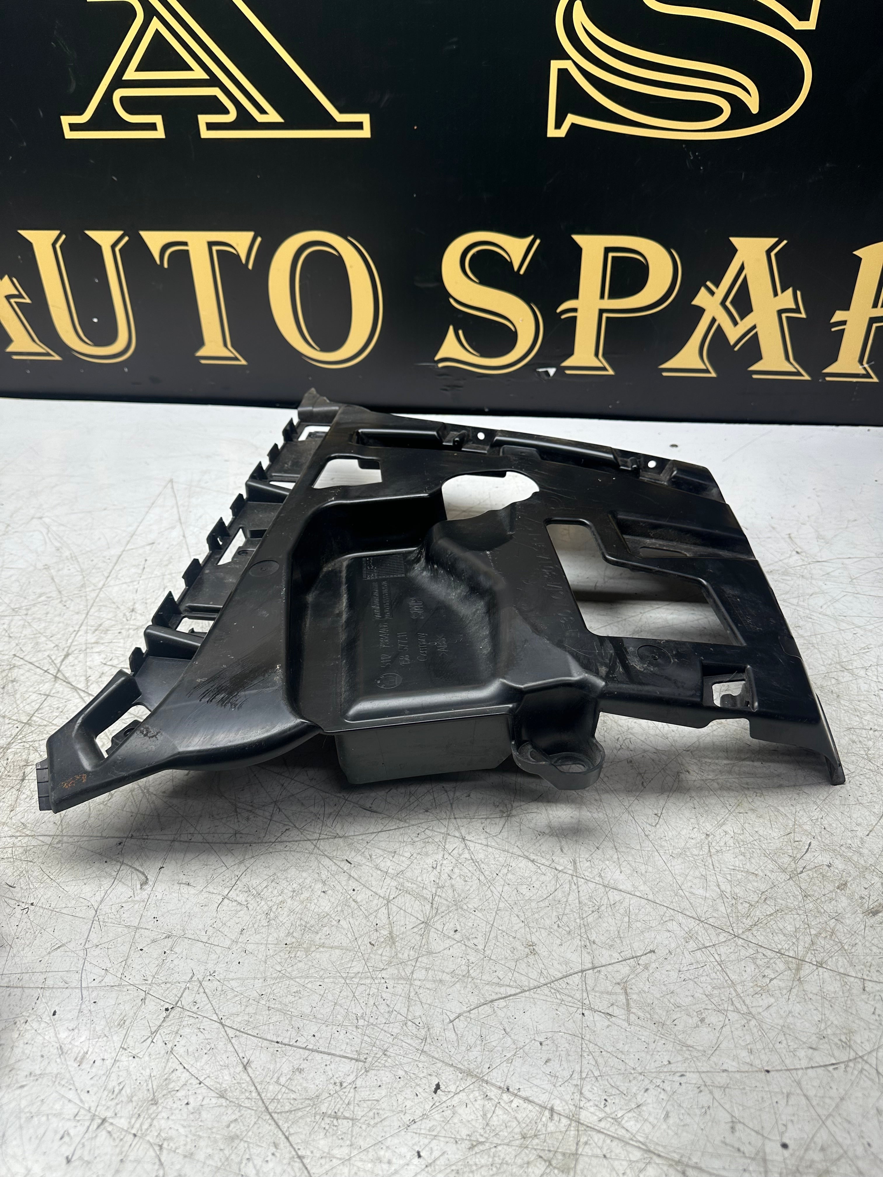 BMW 3 Series F30 Rear Right Bumper Guide (2011–2019)(51127384466)