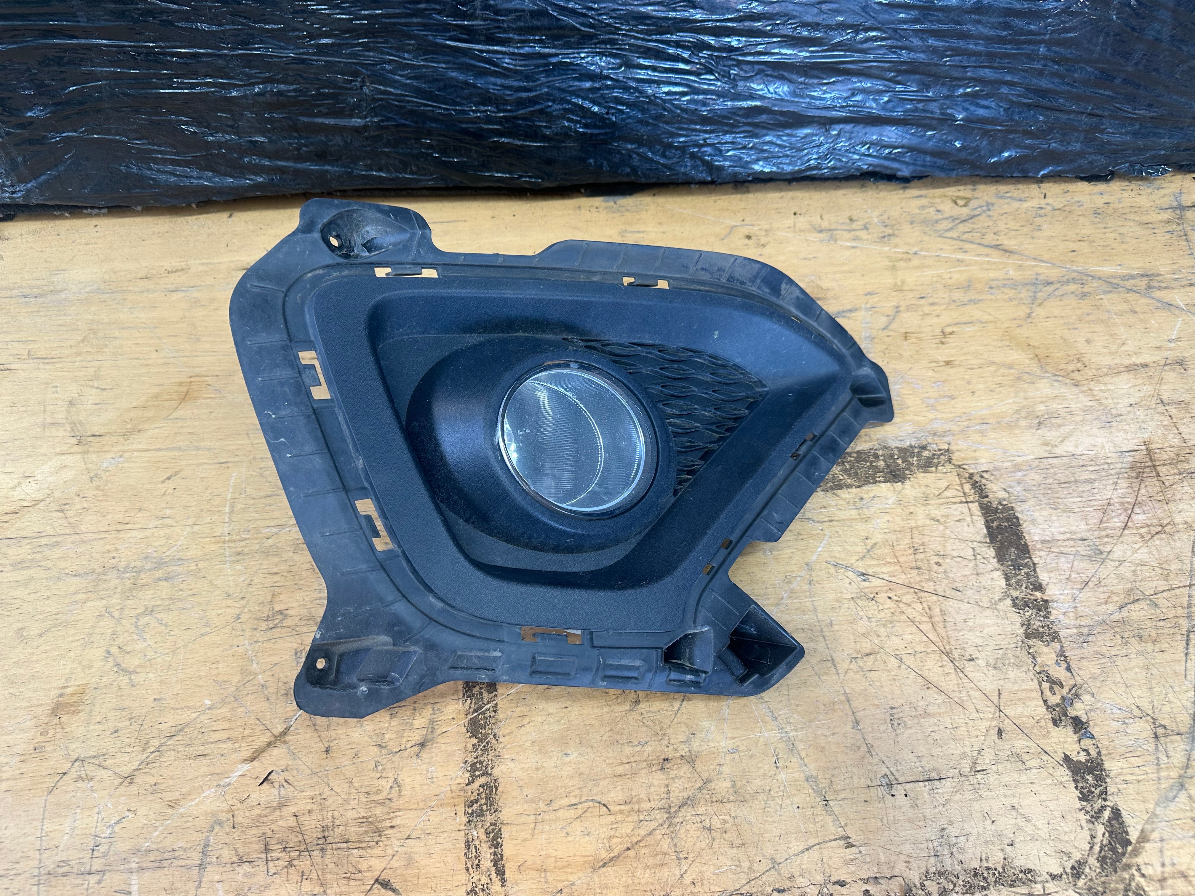 Hyundai i10 2014 Left Passenger Front Fog Light & Surround Trim (92201-B9000)