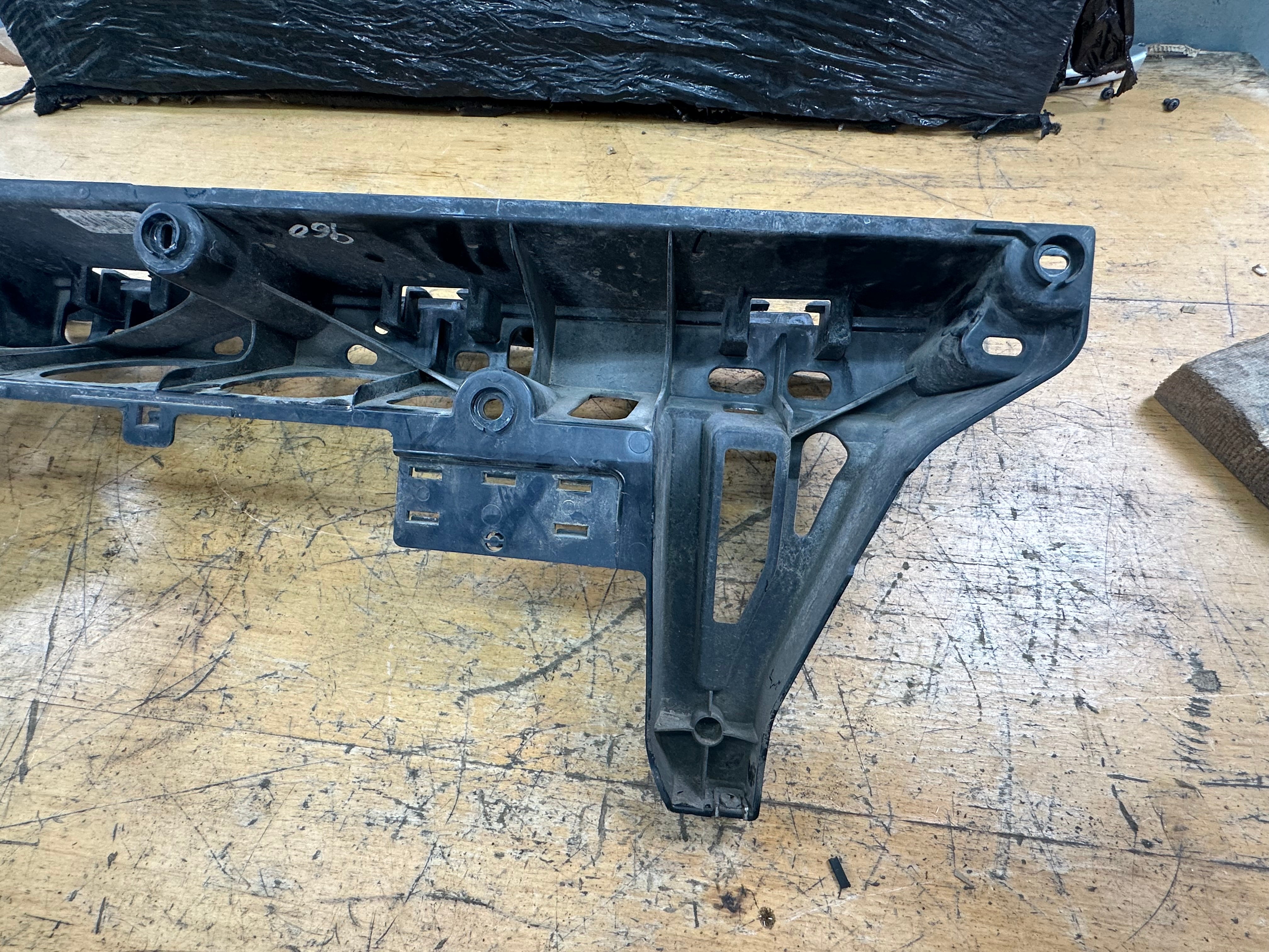 BMW X5 Series F15 Rear Bumper Centre Bracket Mount (7294391)