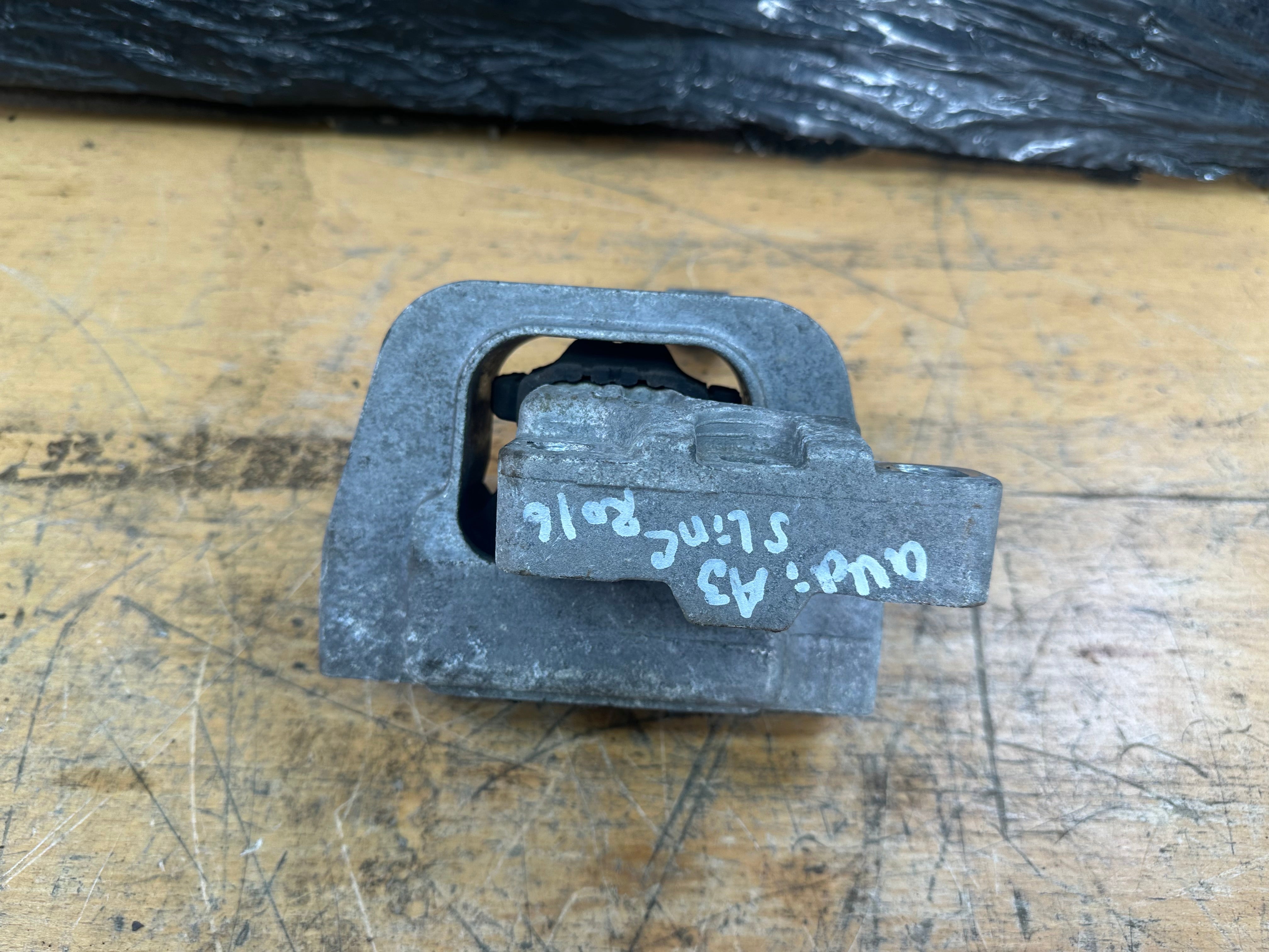 Audi A3 S line 2017 / VW Golf Mk7 2017 Right O/S Drivers Engine Mount (5Q0 199 262 BE)