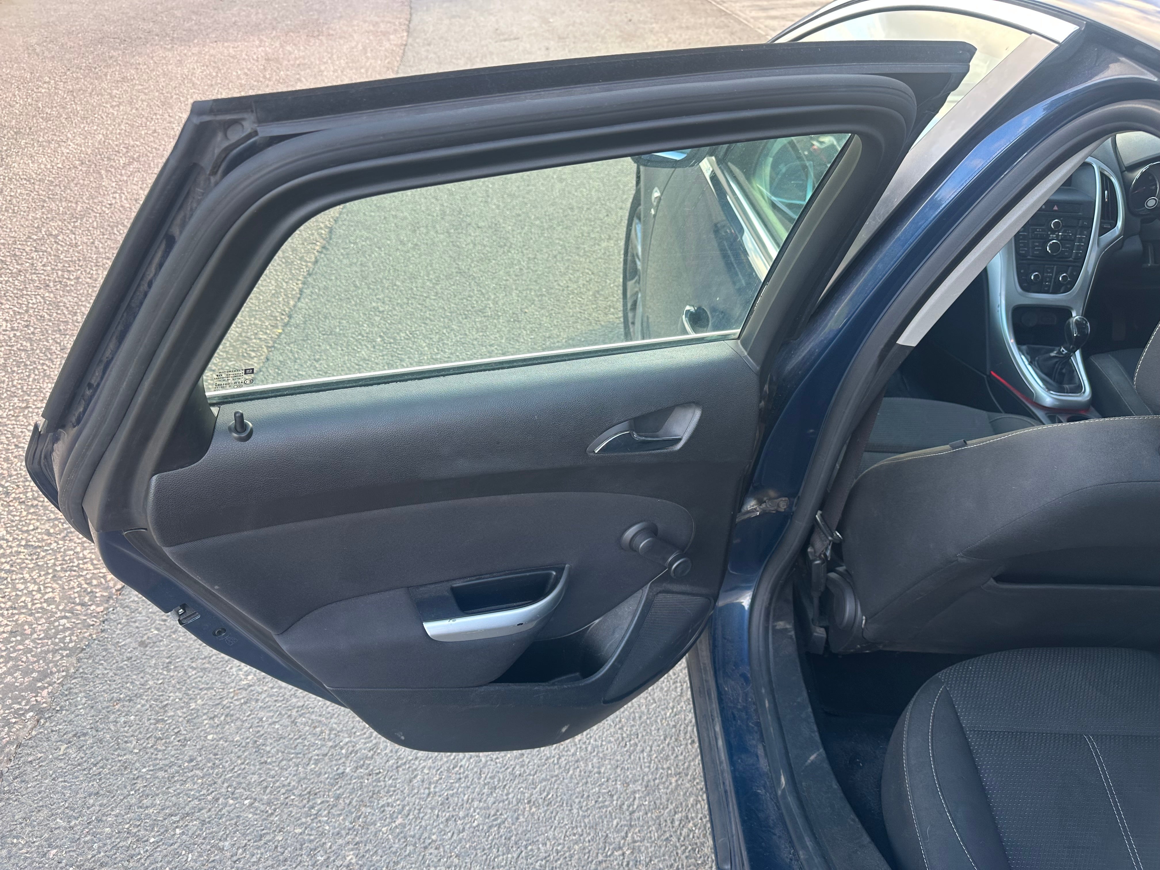 Vauxhall Astra SRi CDTi 2010 For Parts or Full Vehicle Sale (Price For A Wheel Nut Only)