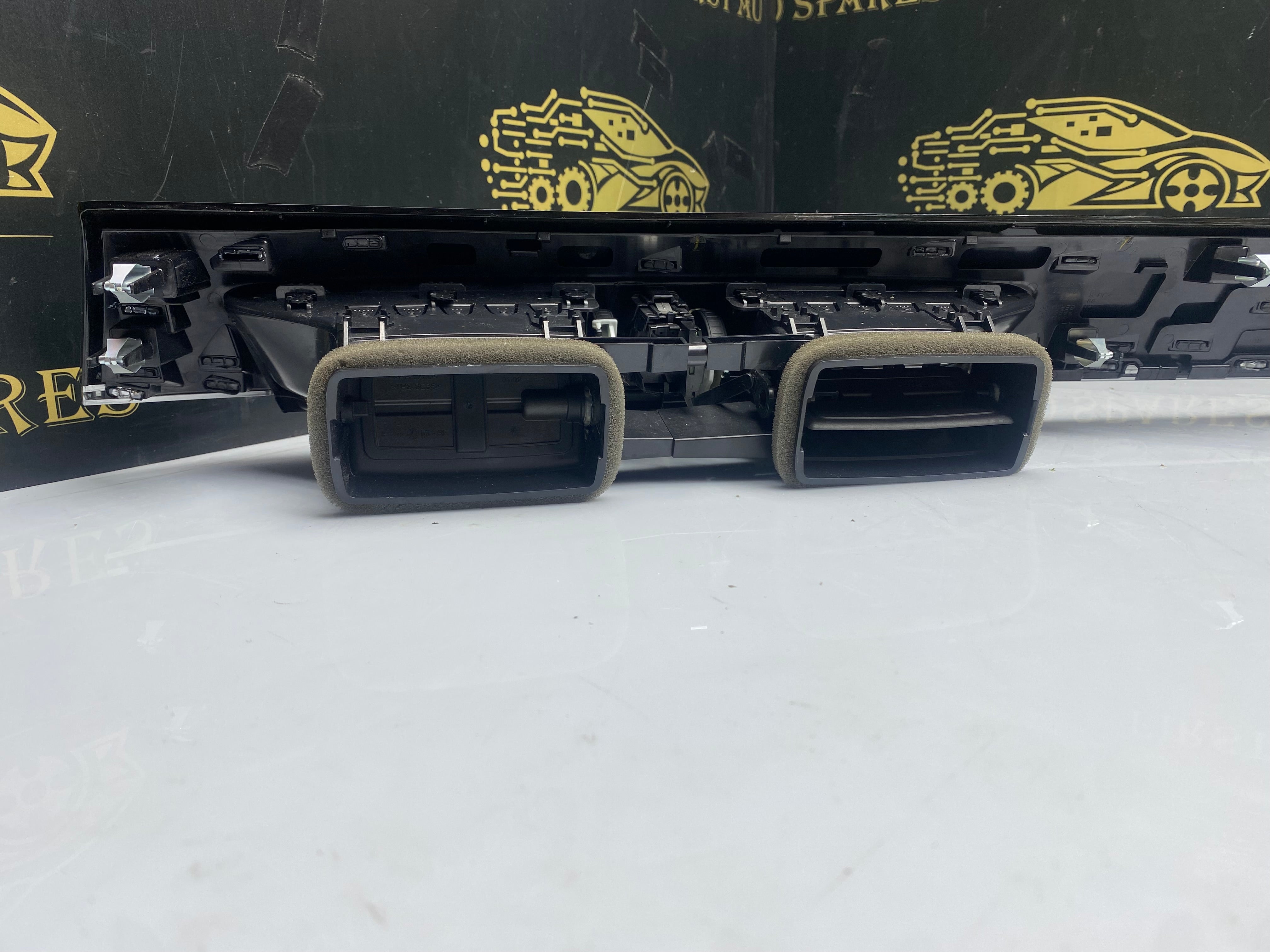 BMW X1 F48 Dashboard Air Vent Assembly – RHD – 2020 (9483800)