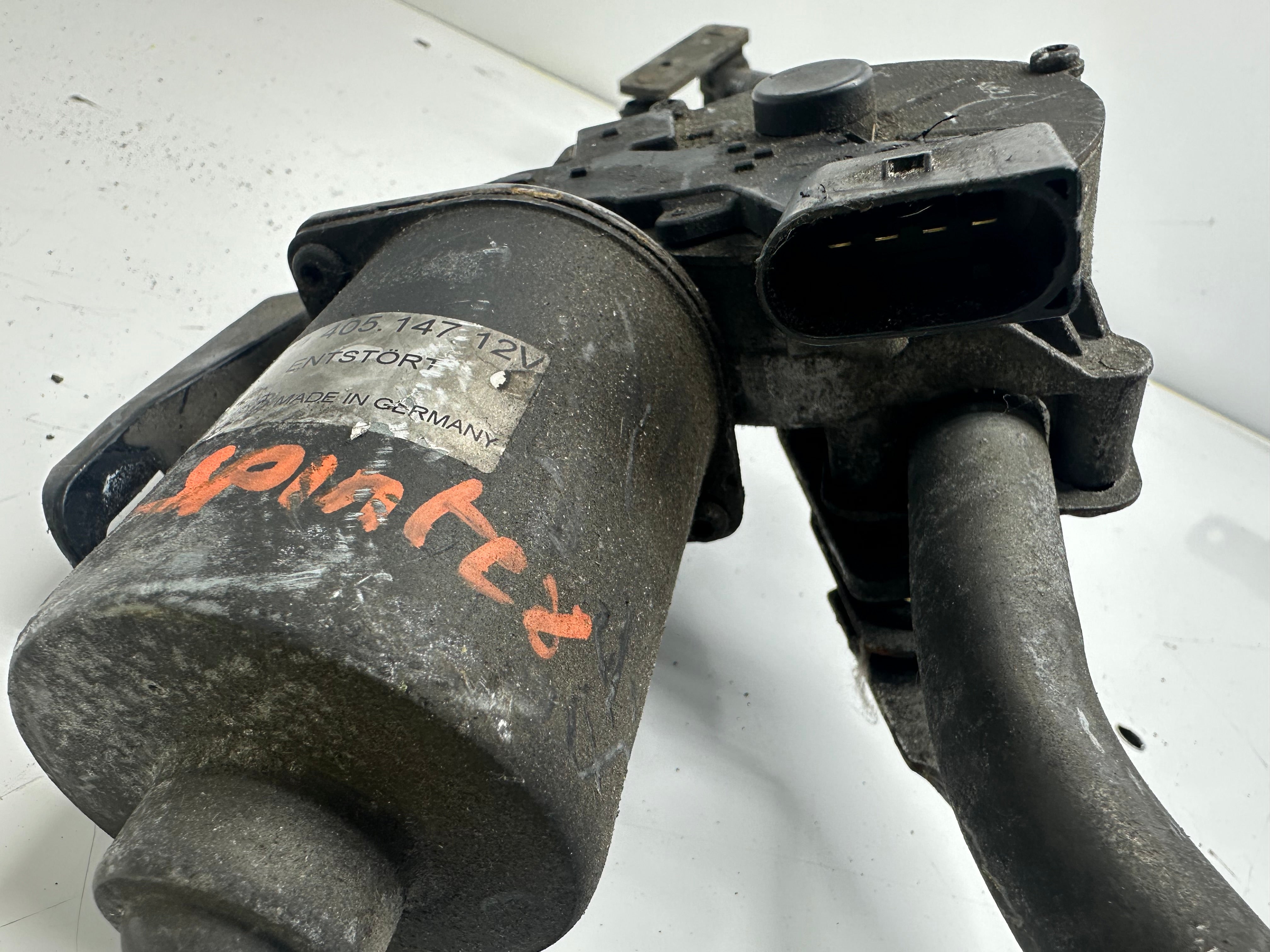 Mercedes Sprinter Front Wiper Motor & Linkage (405.147 12V)