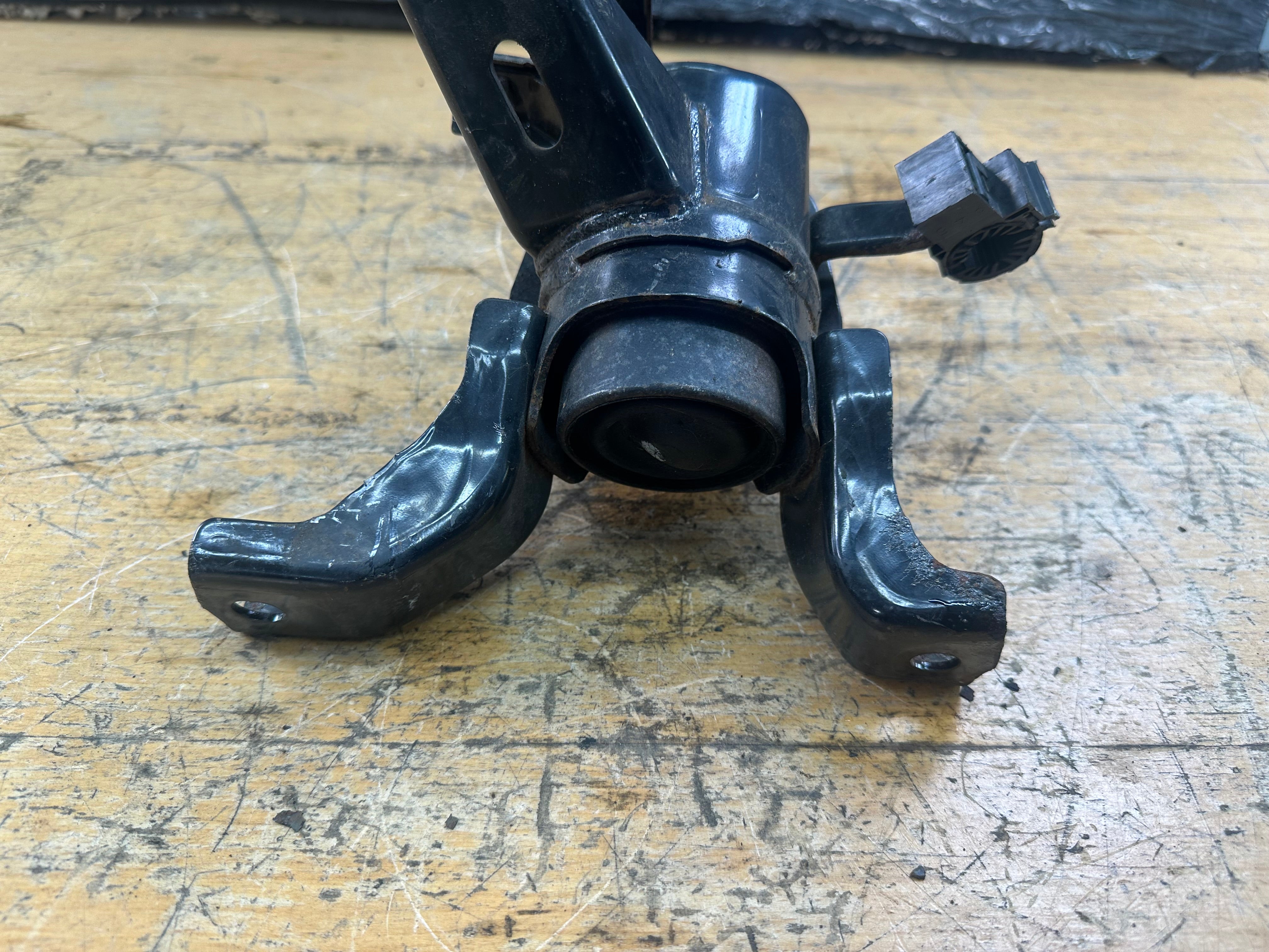 Toyota Auris 2016 Hybrid Engine Support Mount