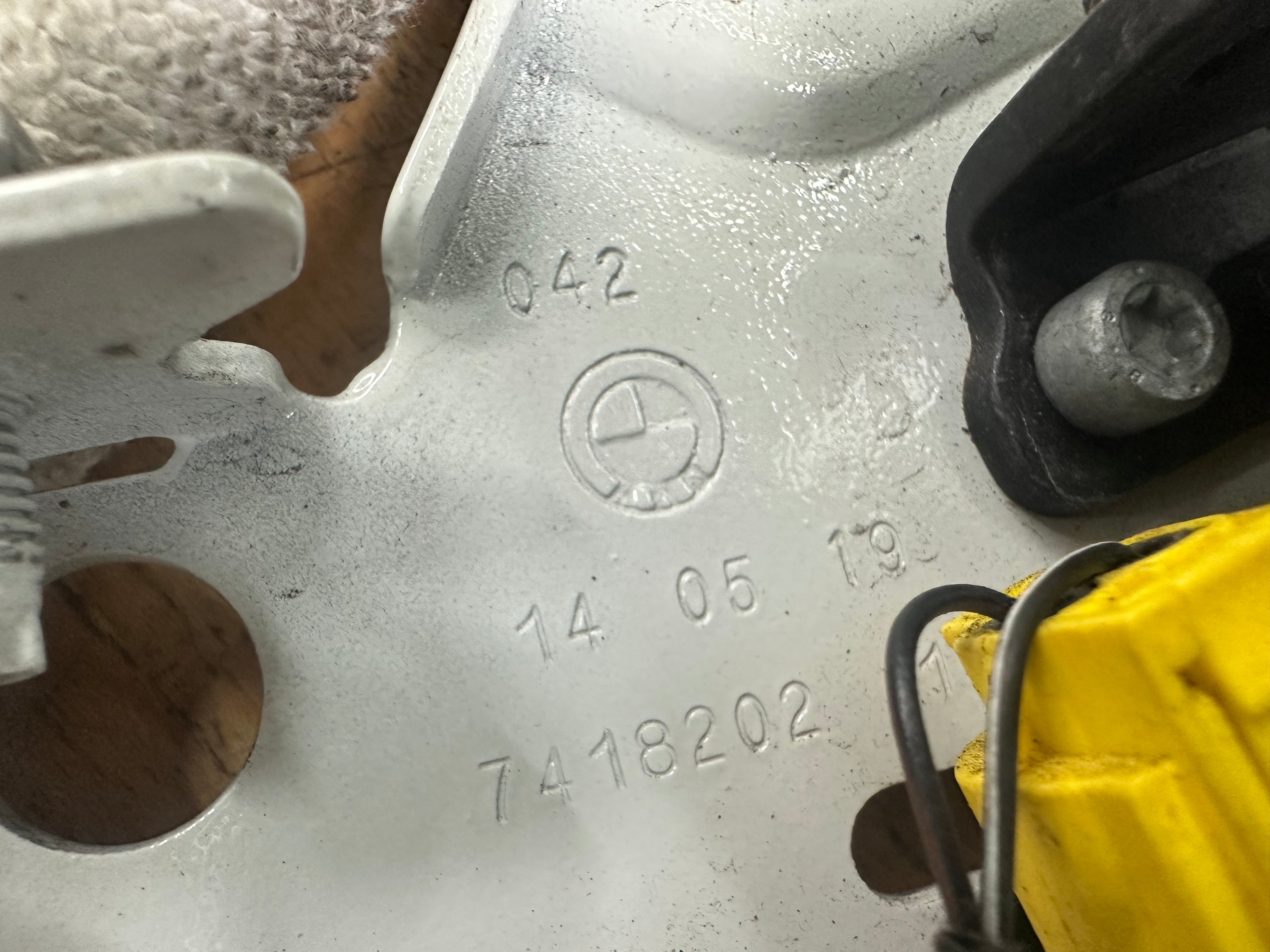 BMW X5 G05 2019 Right Driver’s Bonnet Hood Hinge with Actuator (7418202)