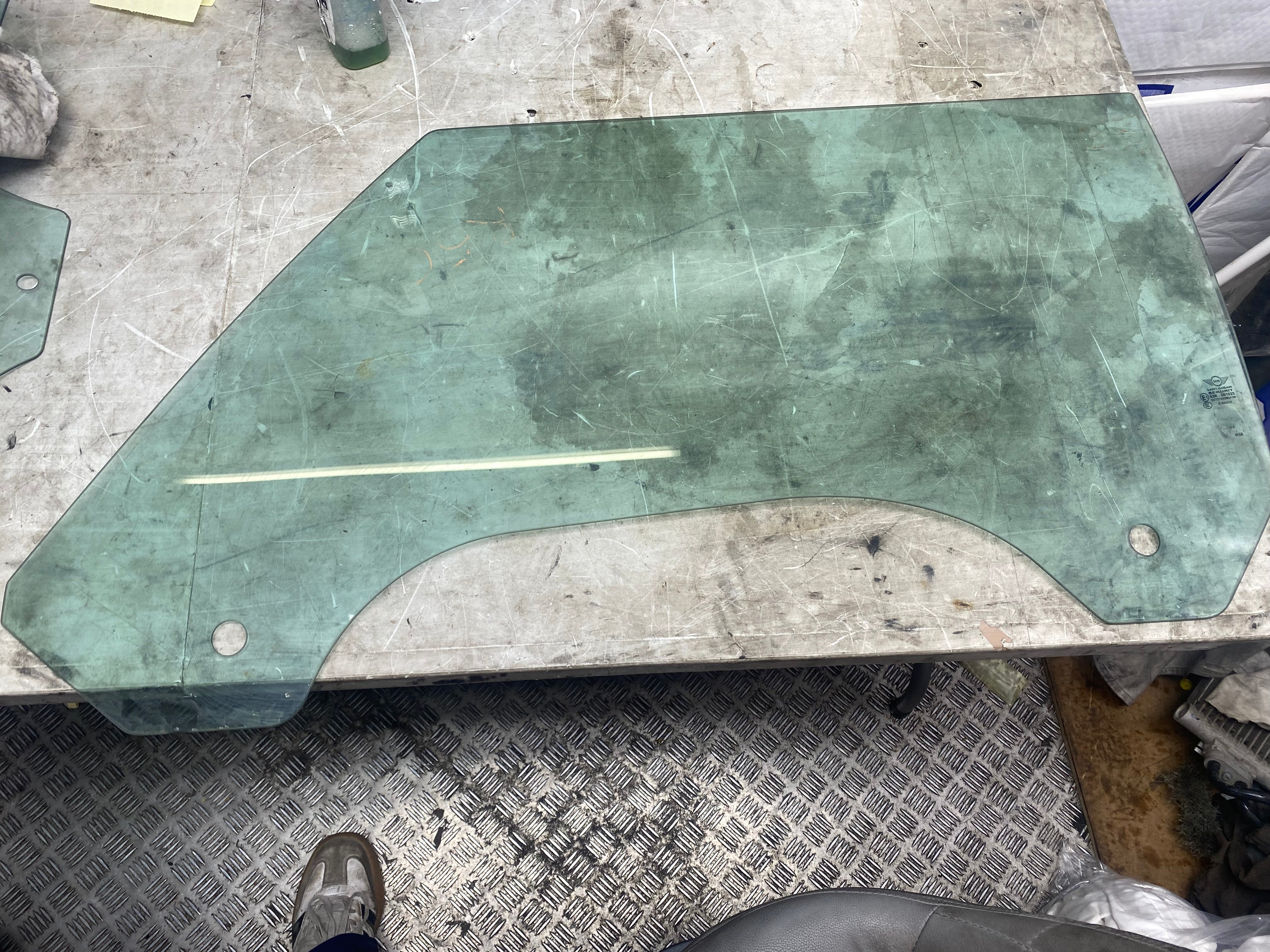 MINI Hatch F56 Front Passenger Side Window Glass – 2014–2024