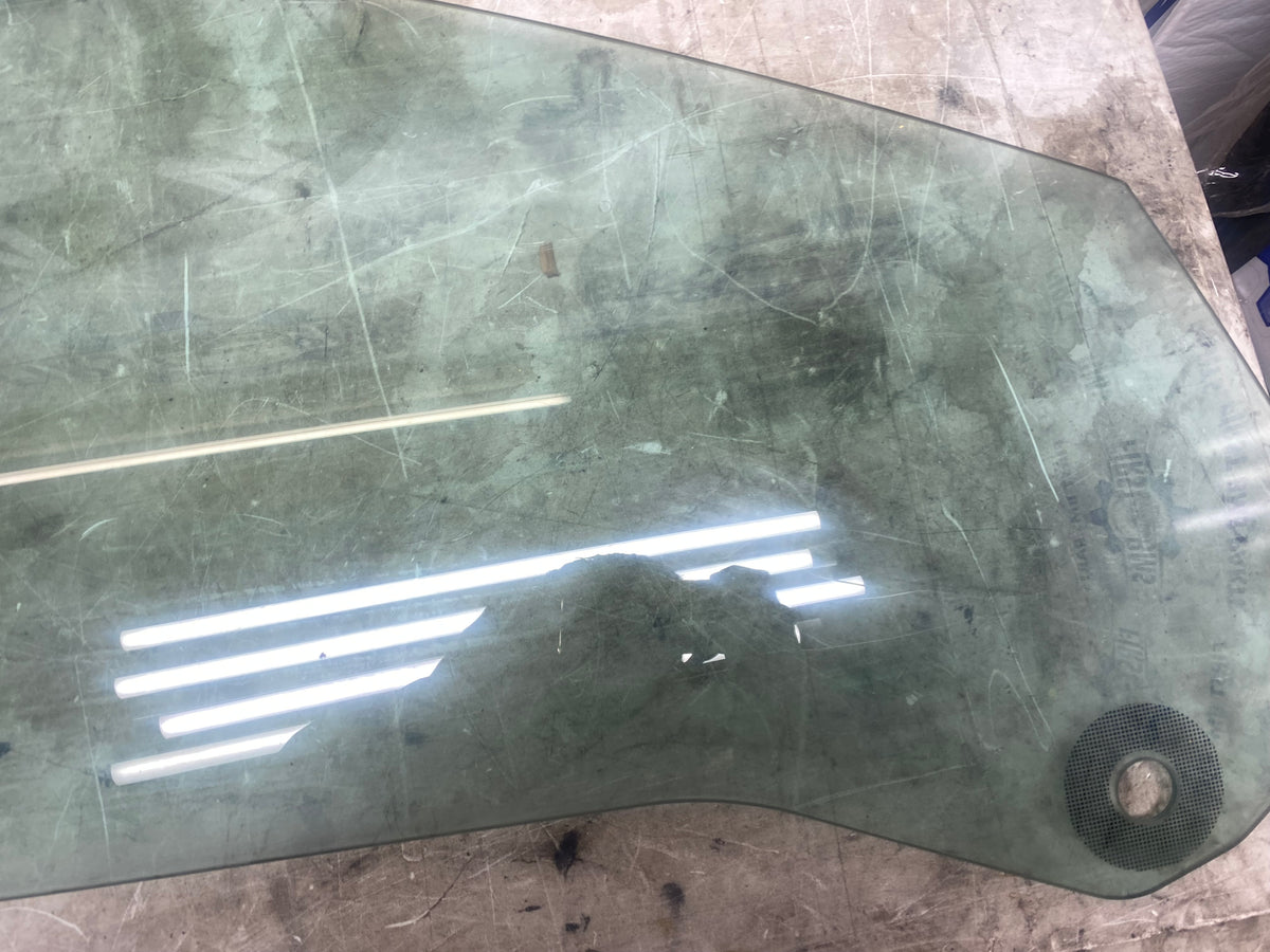 BMW Z4 E89 Front Driver Side Window Glass 2009–2016 (51337198300)