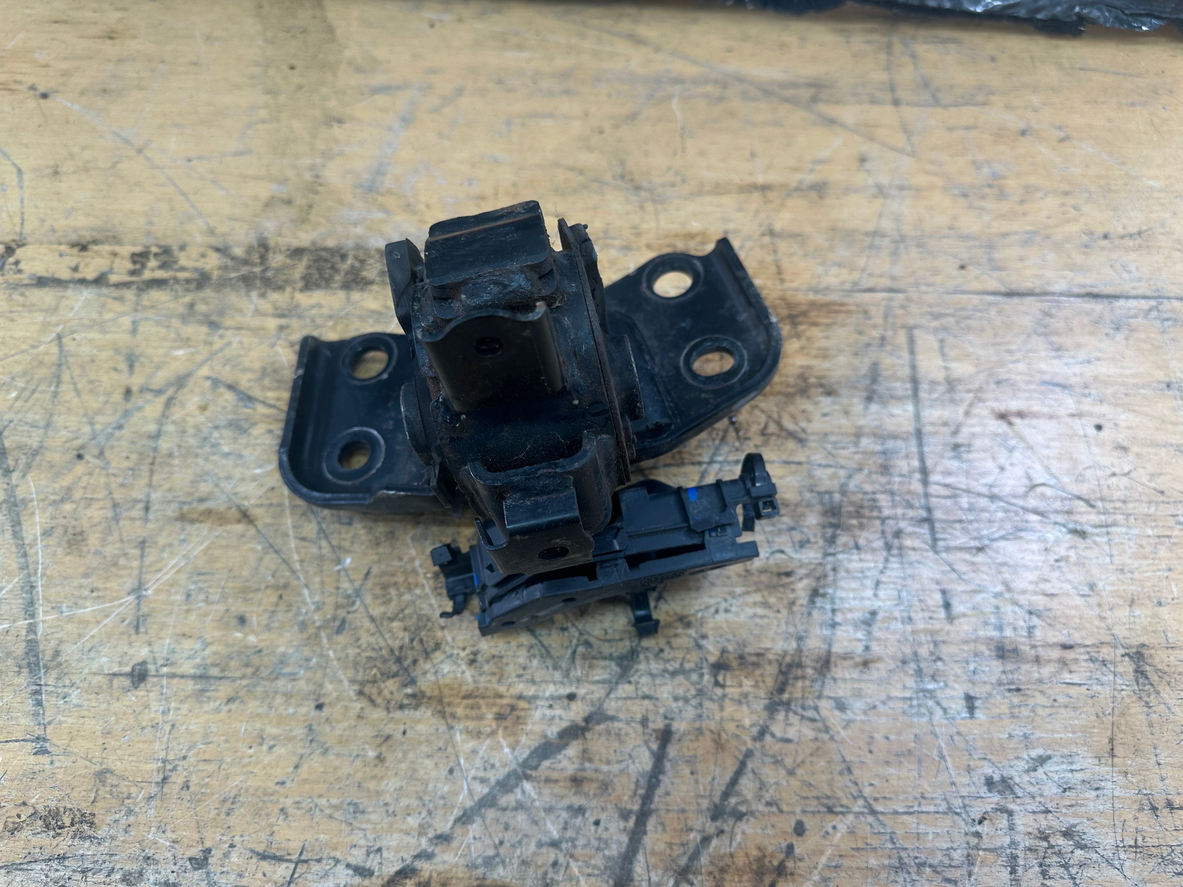 Toyota Auris 2014 Engine Mounting Left Front Hybrid Engine Mount