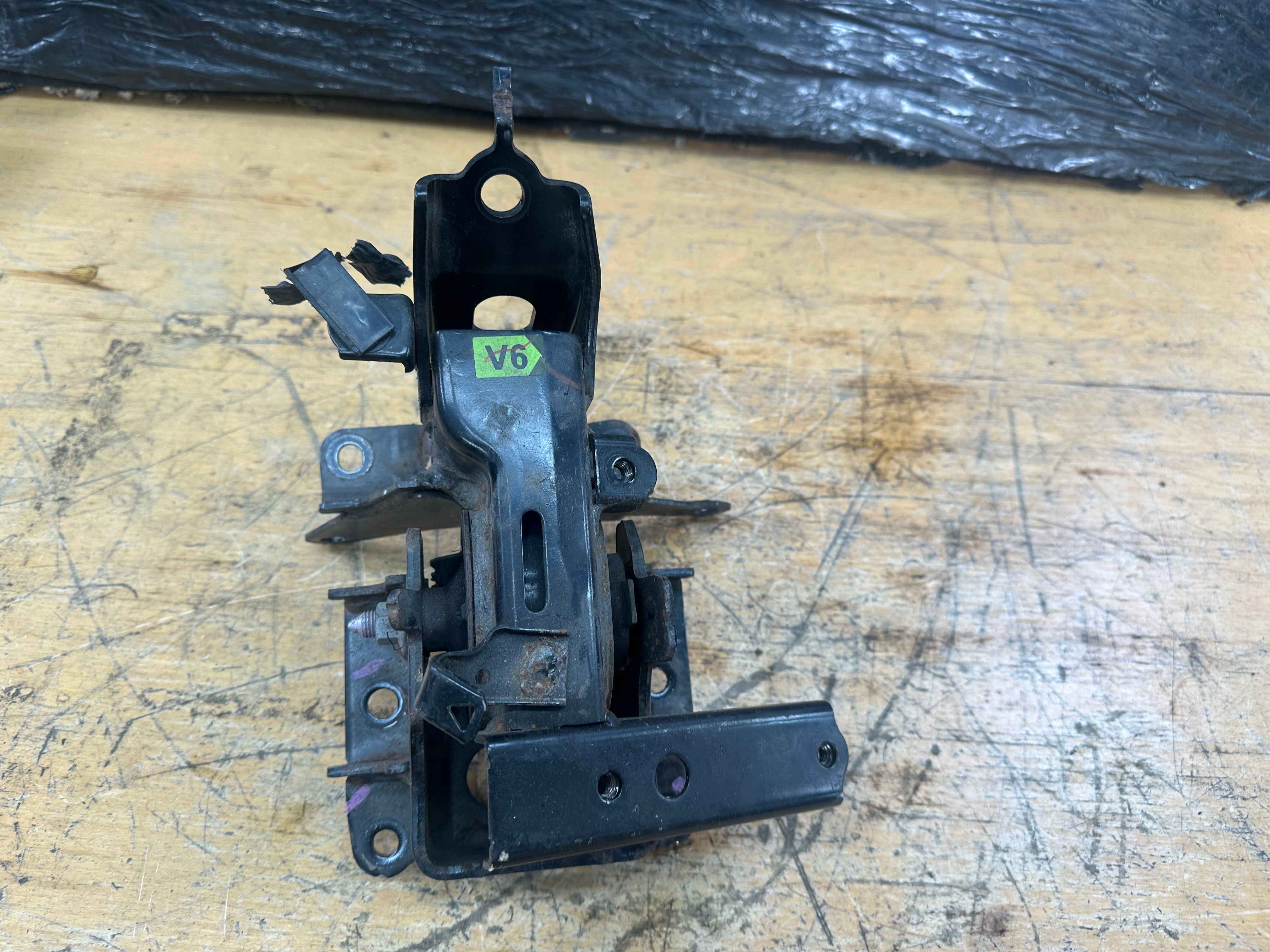 Toyota Yaris 2017 Mk3 Engine Mount NS Left Side Petrol Hybrid V6