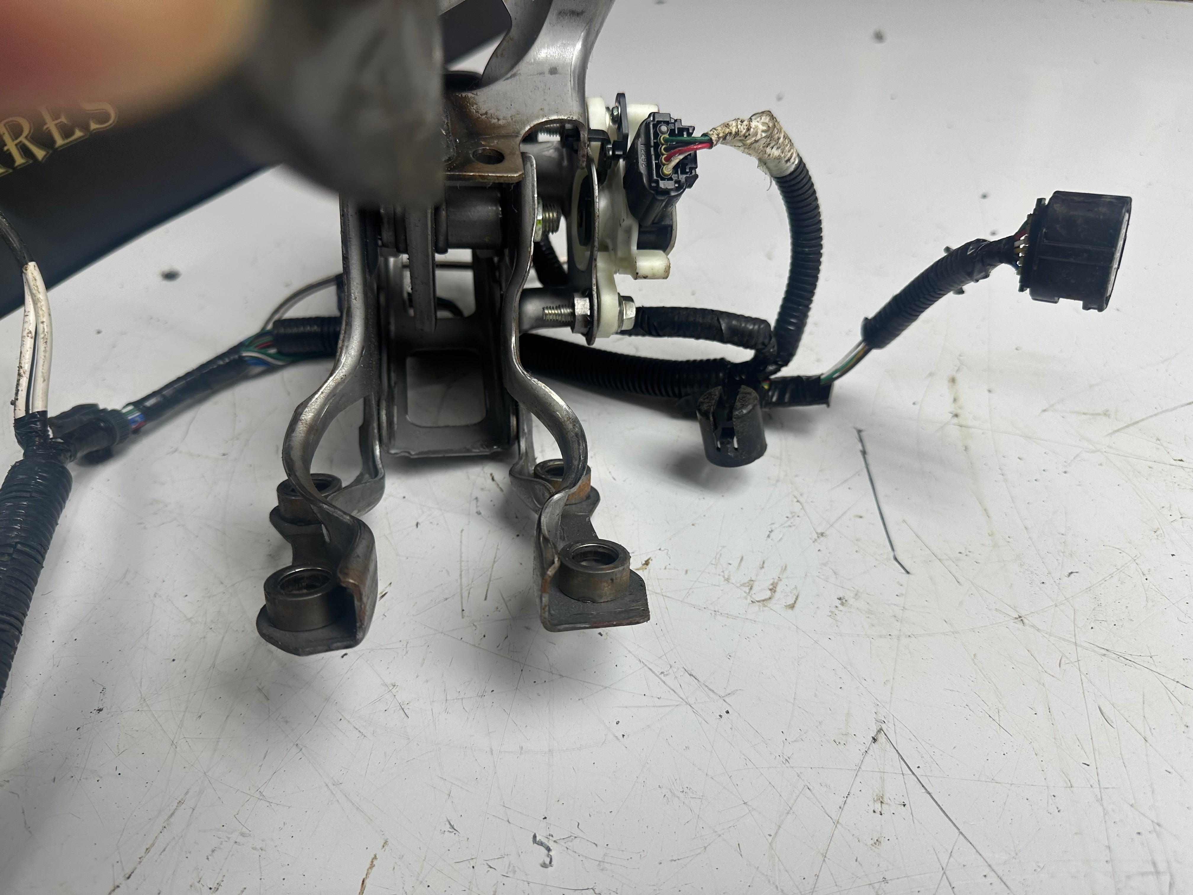 Toyota Yaris Hybrid Brake Pedal (89510-33020) (47121-52010)