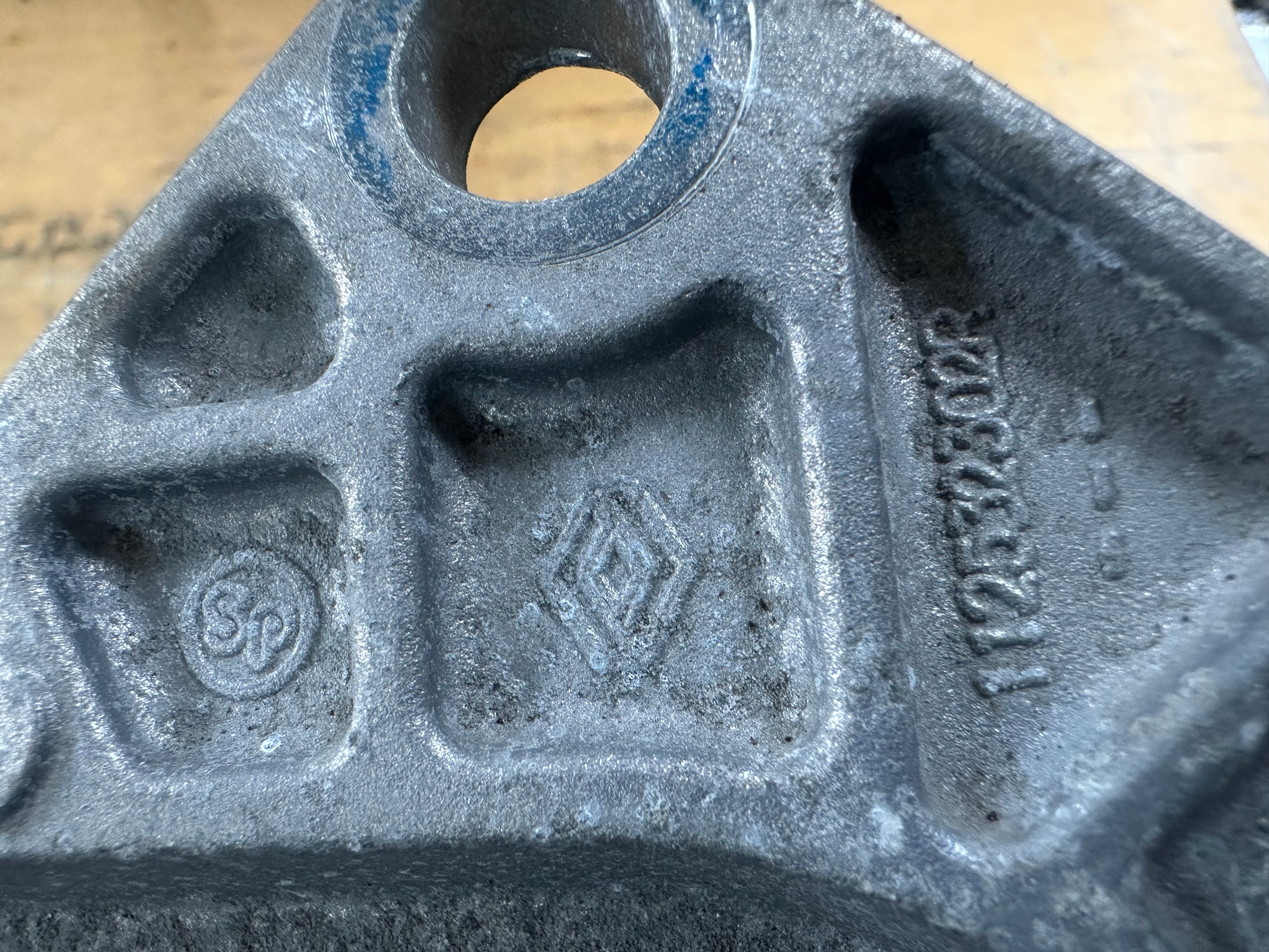 Renault & Nissan Juke F16 1.0 Petrol N/S Passenger Left Front Engine Mount (112532302R)