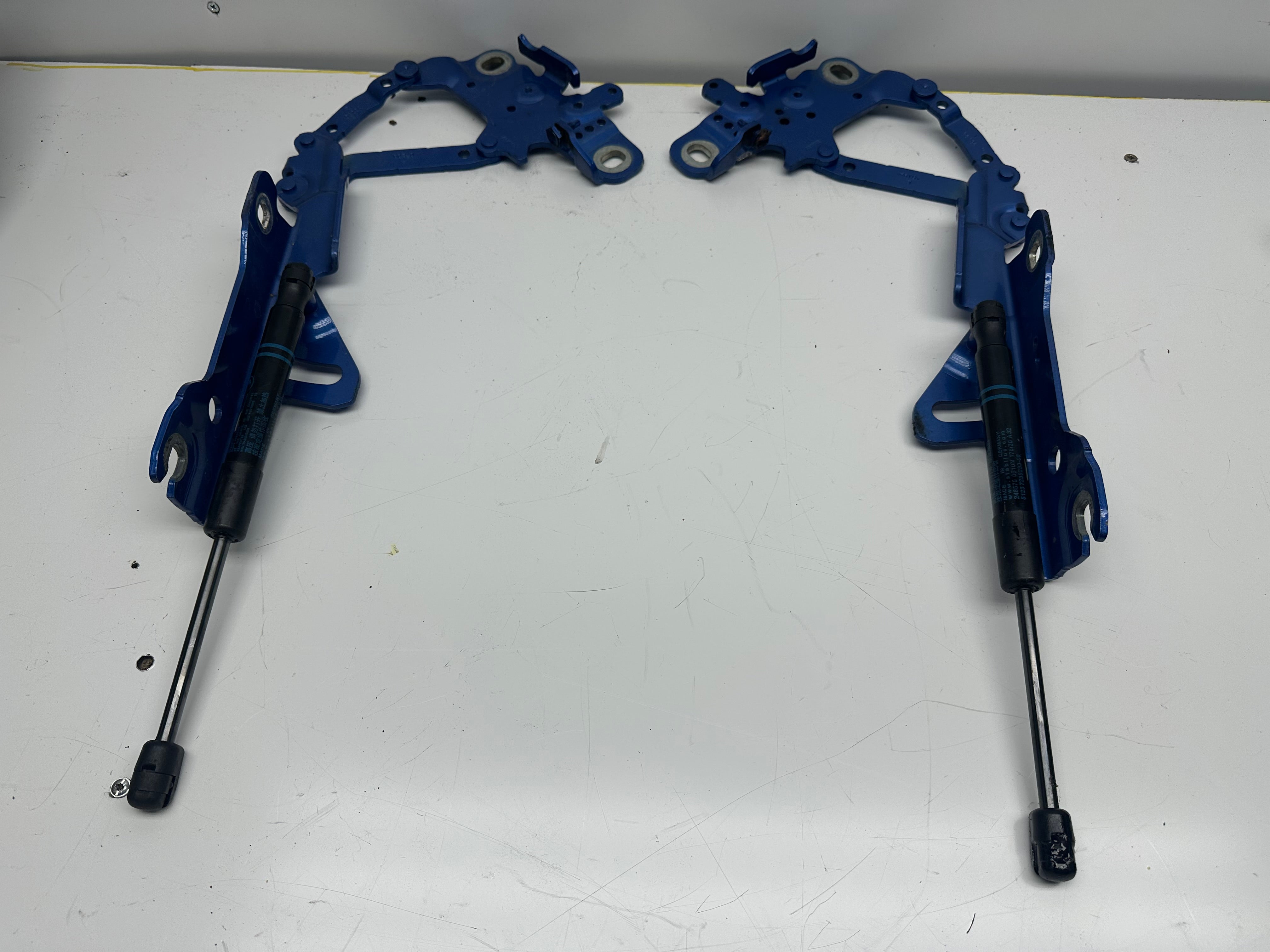 BMW 1, 2, 3 & 4 Series Bonnet Hinges Pair (7335700) (7336699) (139896 10)