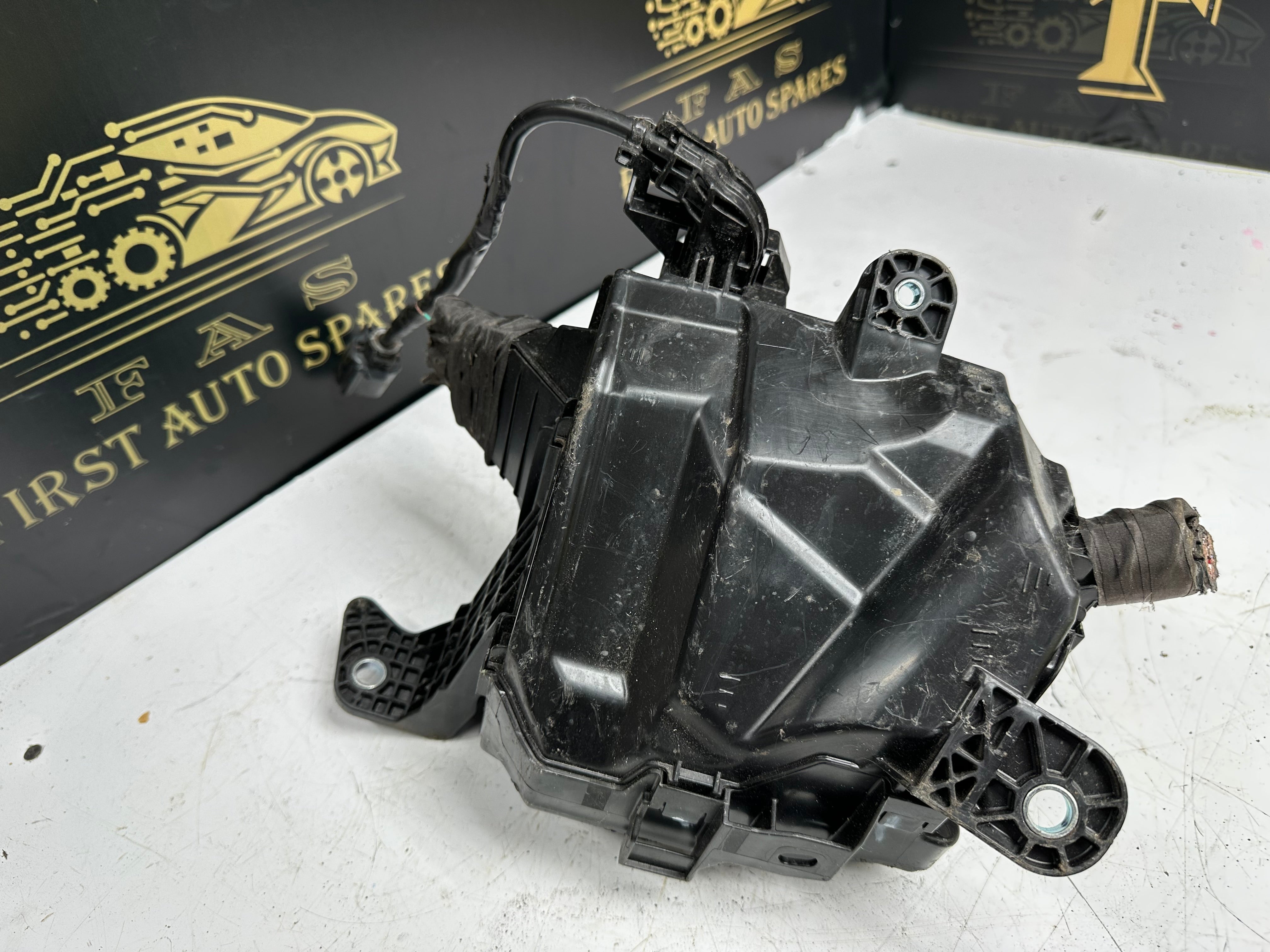 Toyota Yaris Cross 1st Generation (2020-2023) Fuse Box (82644-K005) (3810003-110)