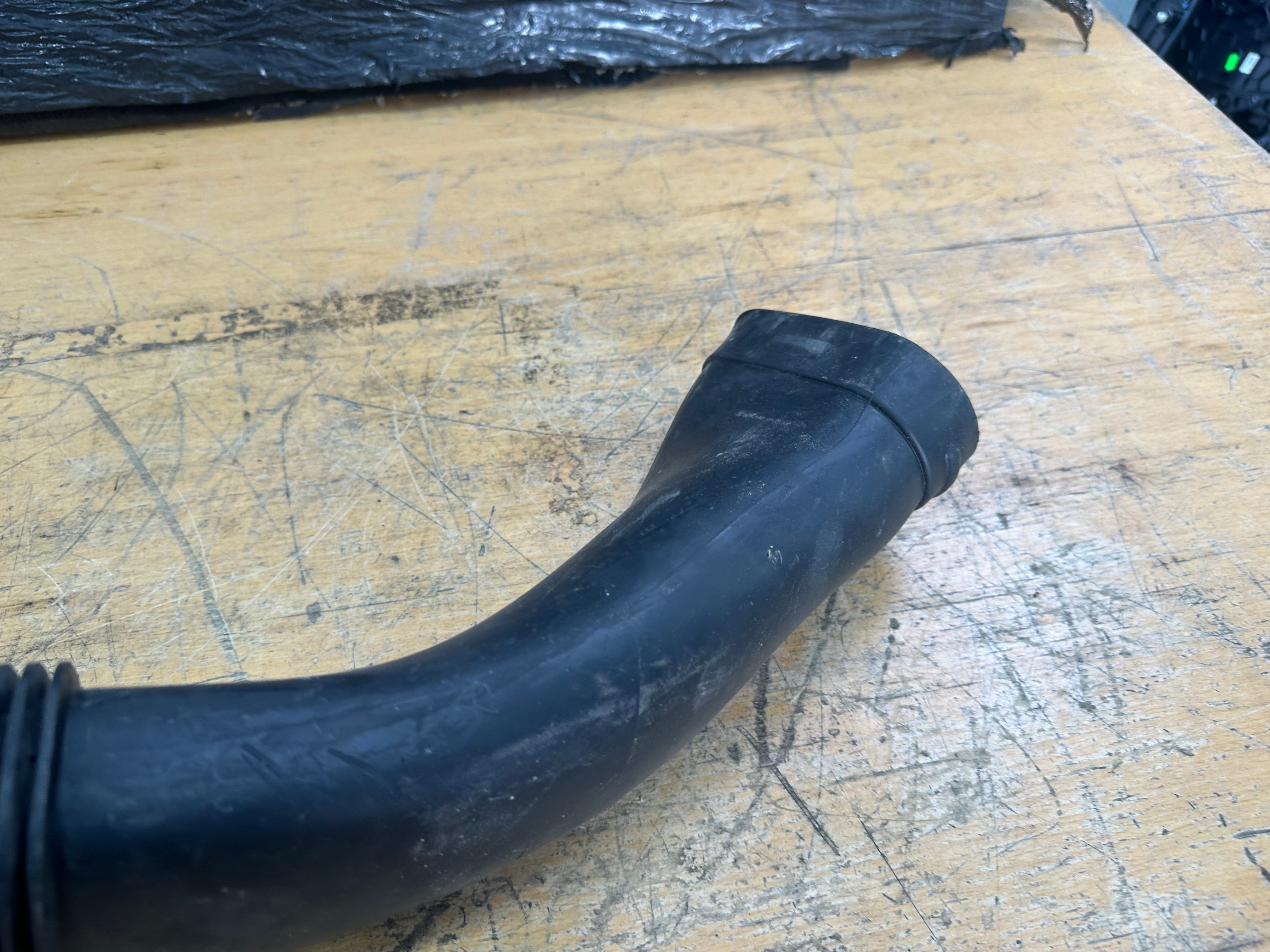 BMW X5 F15 / X6 F16 Engine Cooling Air Duct Inlet Pipe Airflow (8514007) (203519-10)