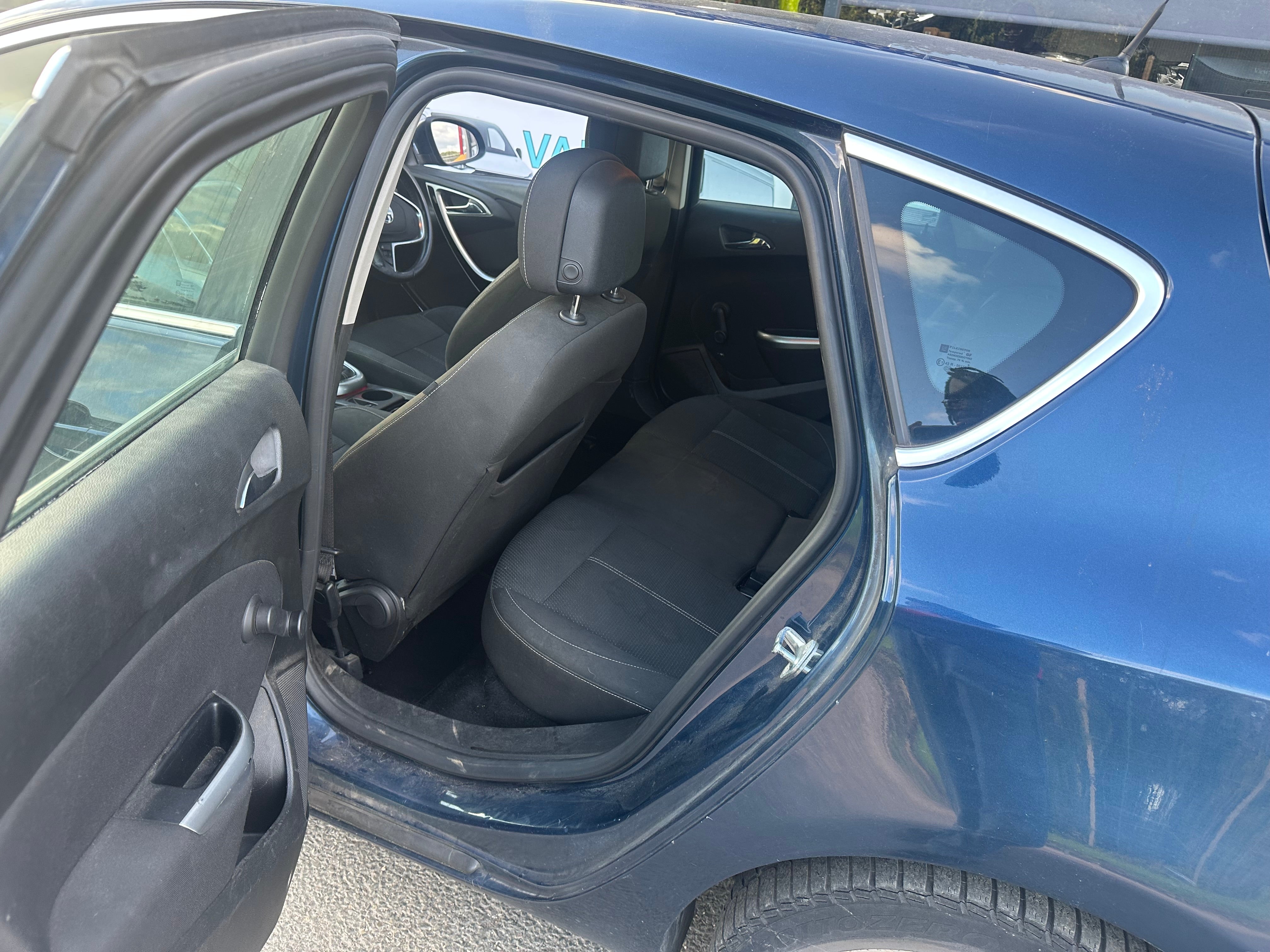 Vauxhall Astra SRi CDTi 2010 For Parts or Full Vehicle Sale (Price For A Wheel Nut Only)