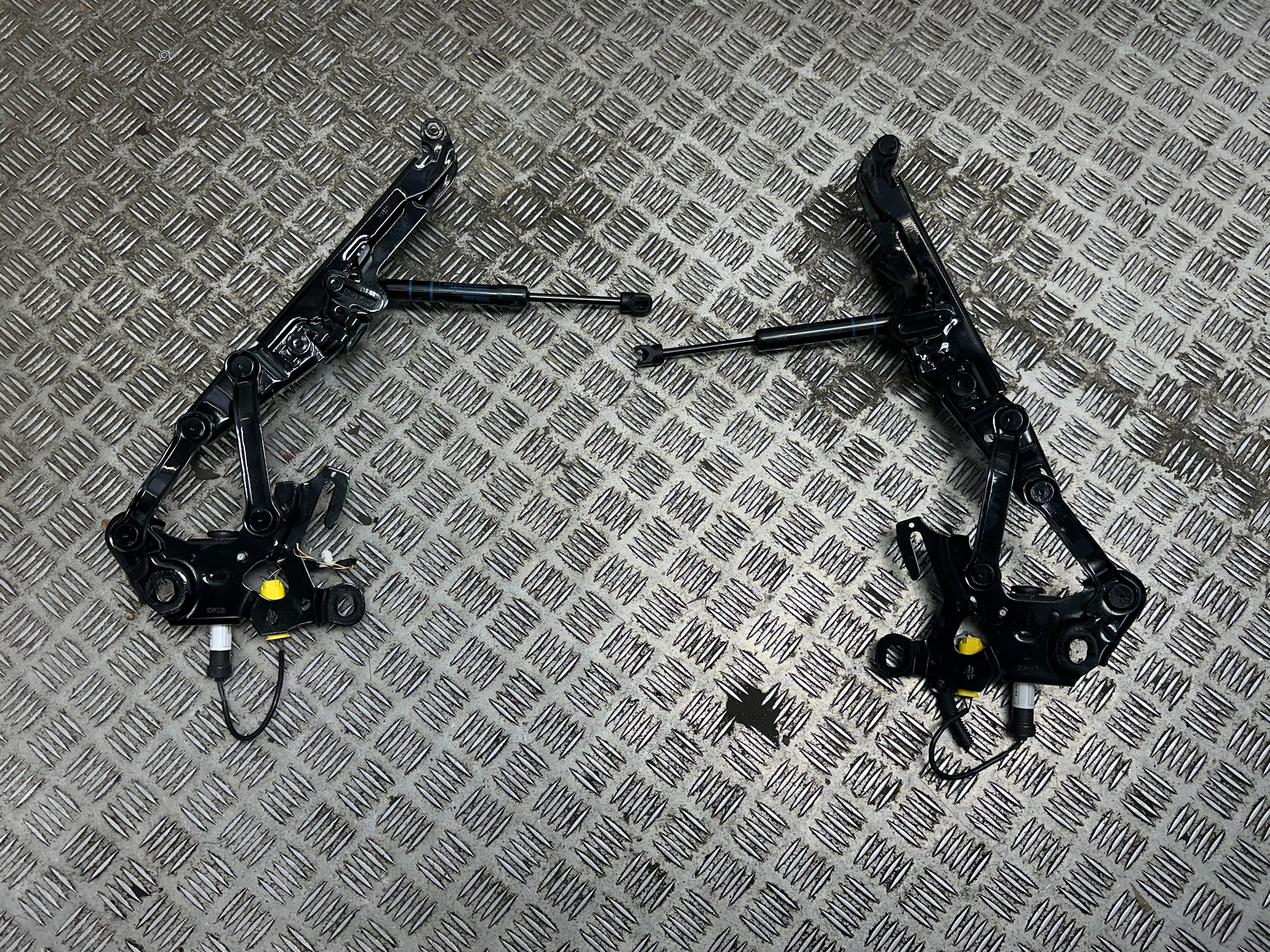 BMW 5 Series G30/G31 & 7 Series G11/G12 Right & Left Headlight Mounting Bracket